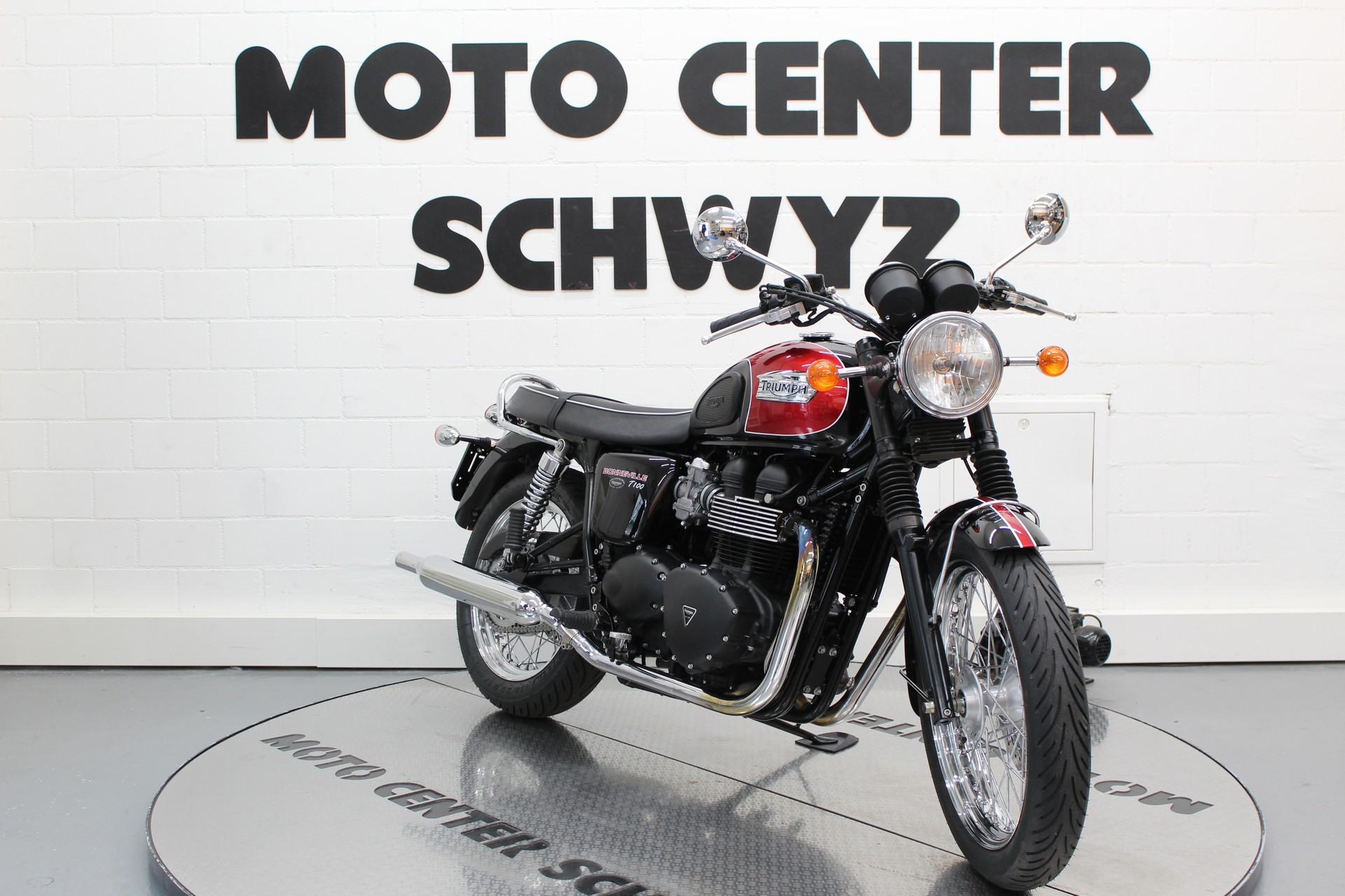 TRIUMPH Bonneville T100-image-2