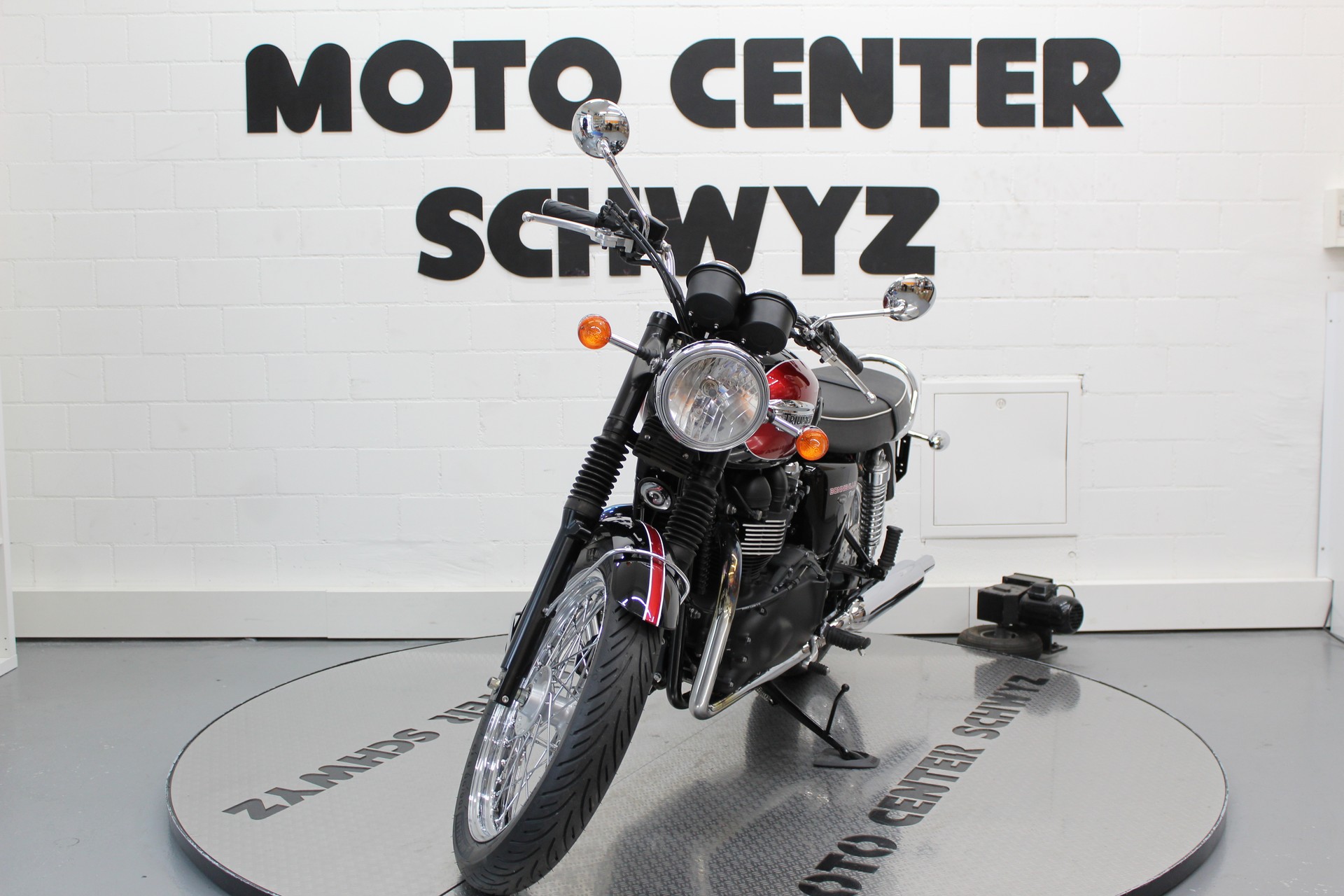 TRIUMPH Bonneville T100-image-3
