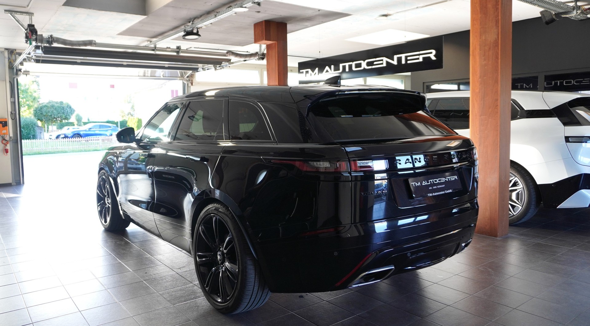LAND ROVER Range Rover Velar D 300 I6 MHEV HSE Automatic-image-1