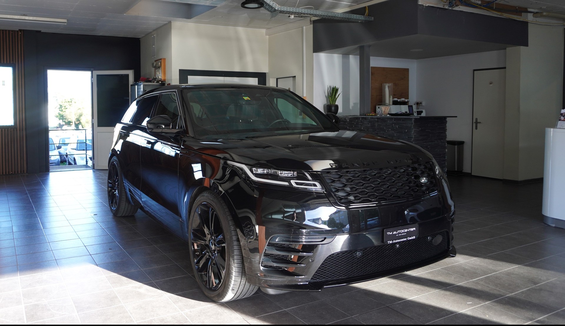LAND ROVER Range Rover Velar D 300 I6 MHEV HSE Automatic-image-2