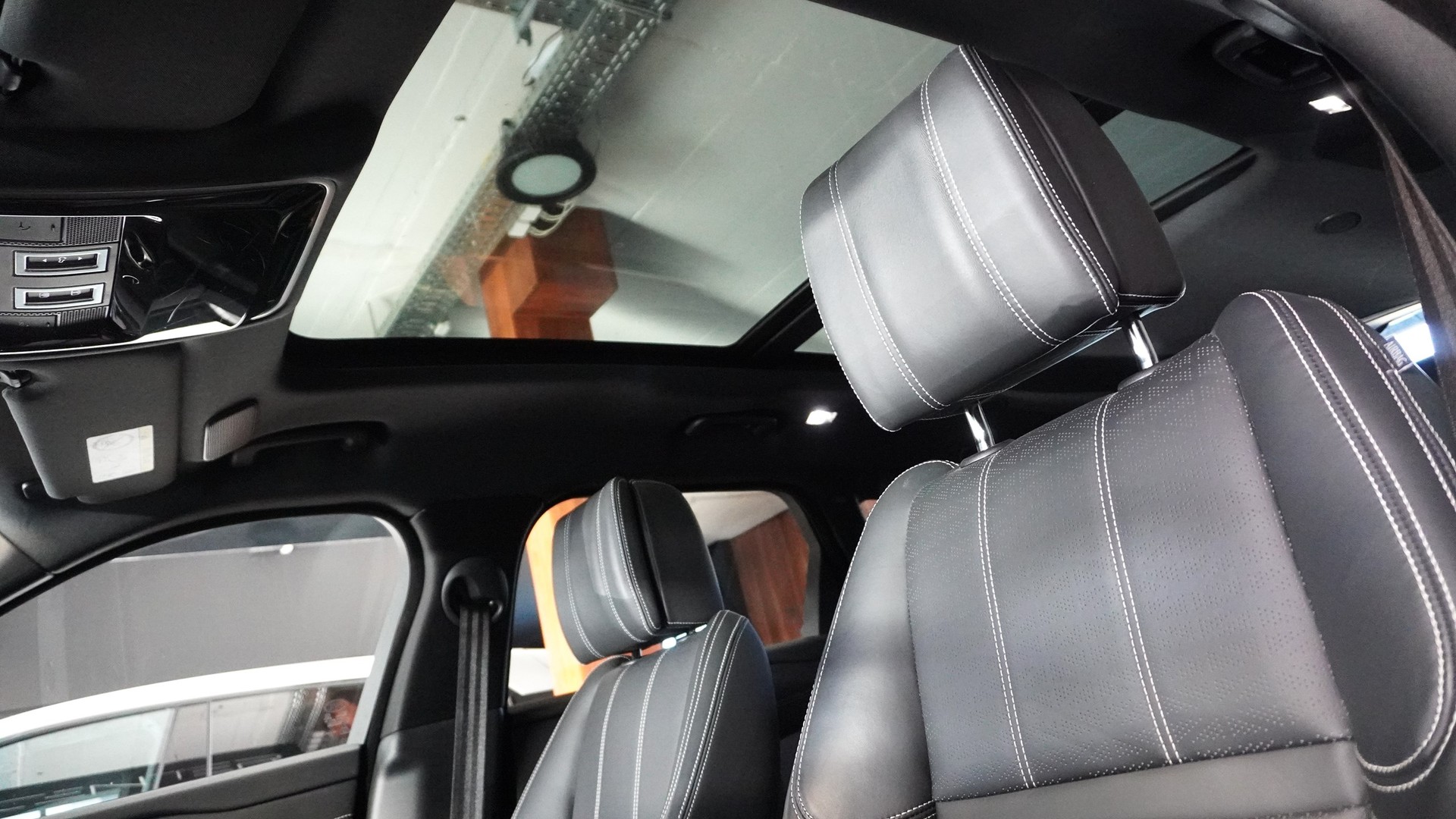 LAND ROVER Range Rover Velar D 300 I6 MHEV HSE Automatic-image-9