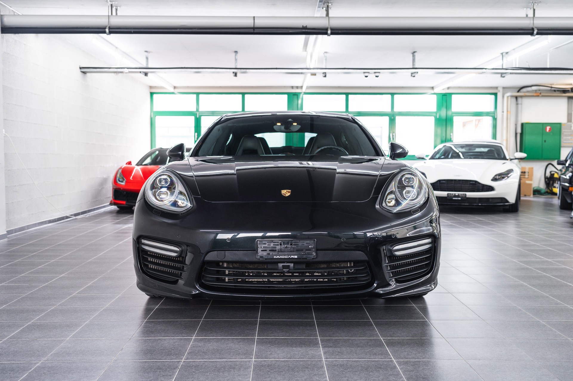 PORSCHE Panamera Turbo 4.8 PDK-showroom-element-1