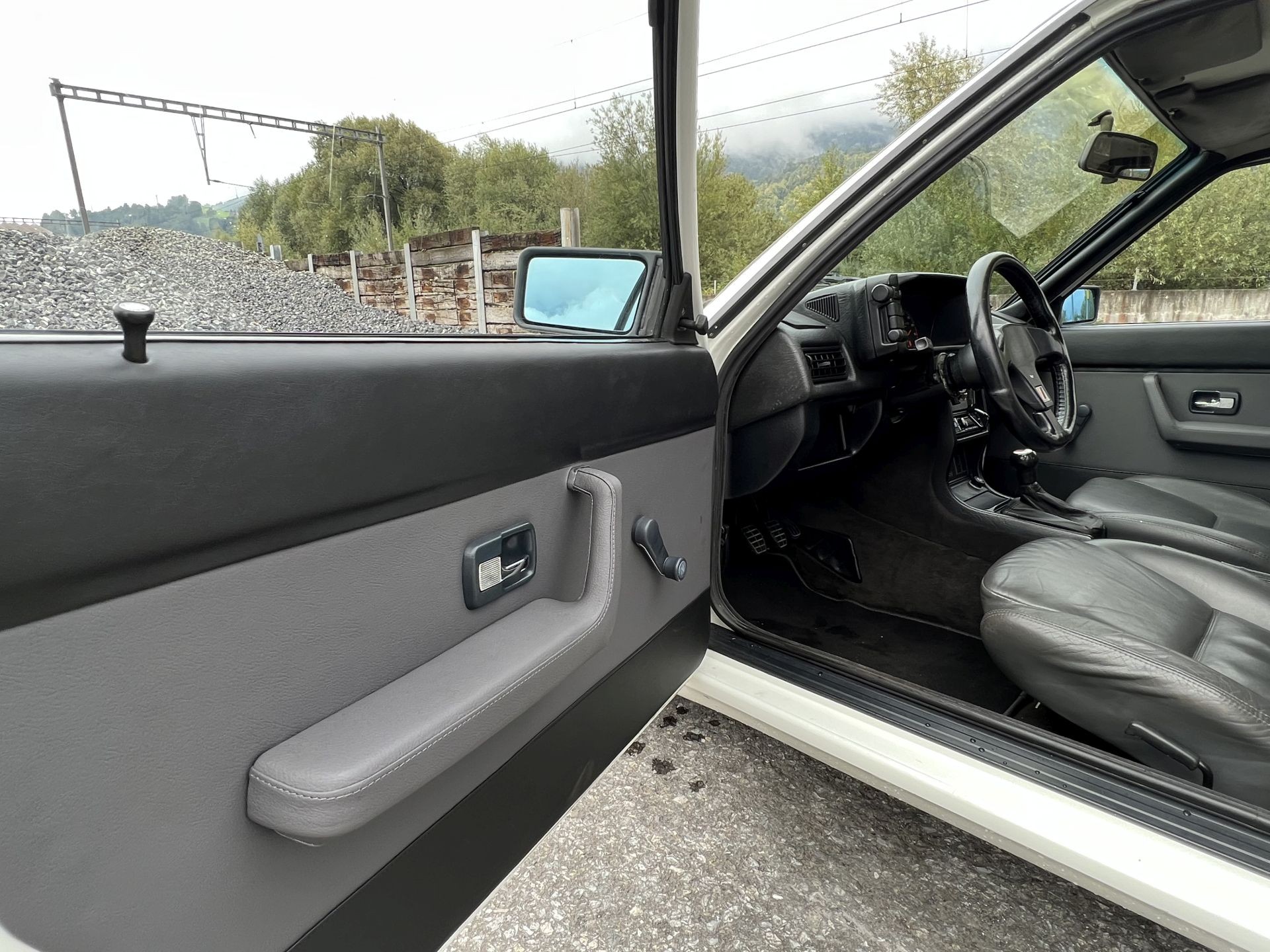 AUDI 90 2.2 quattro Typ 85 Avus Classic-image-14