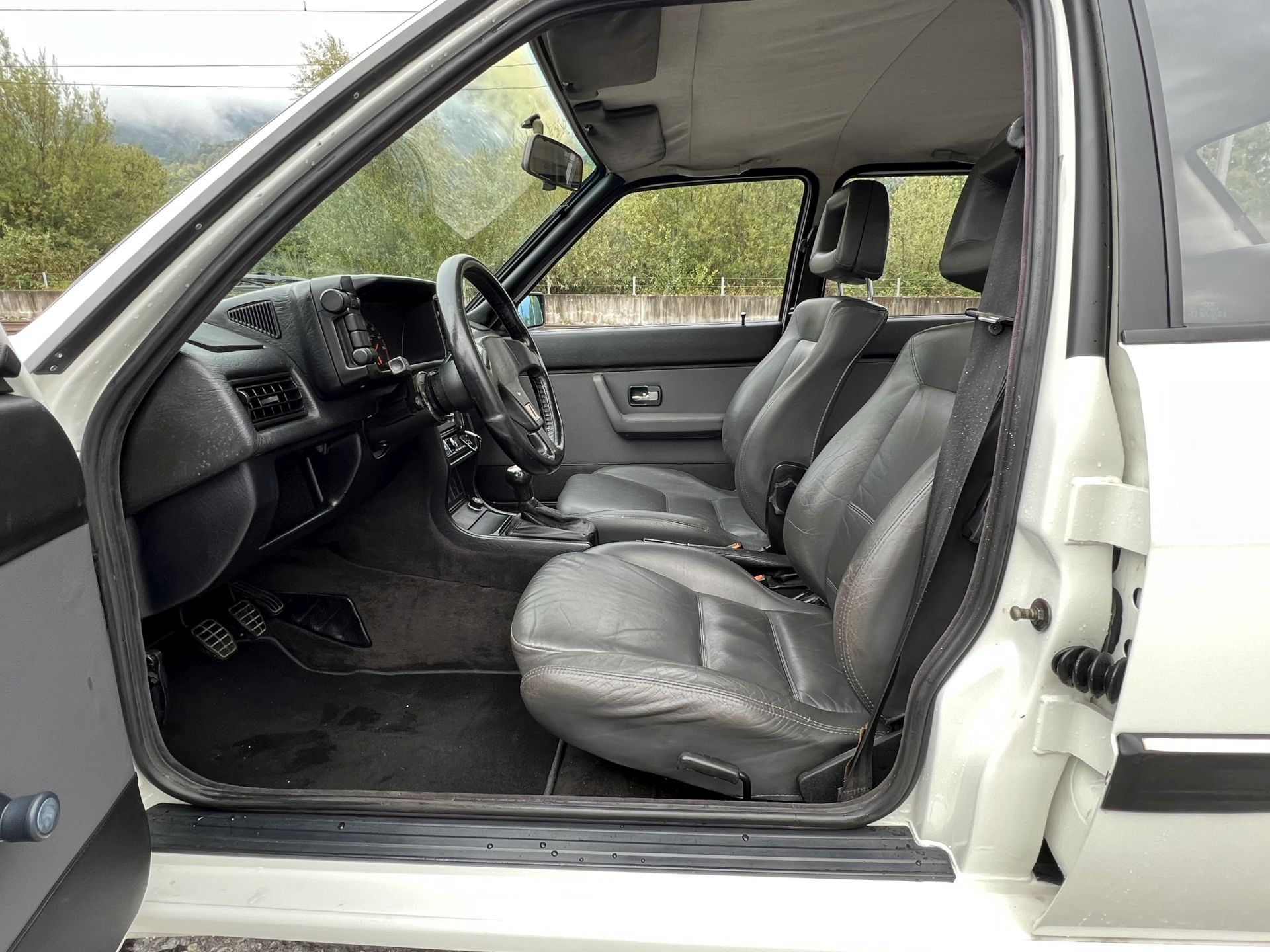 AUDI 90 2.2 quattro Typ 85 Avus Classic-image-11