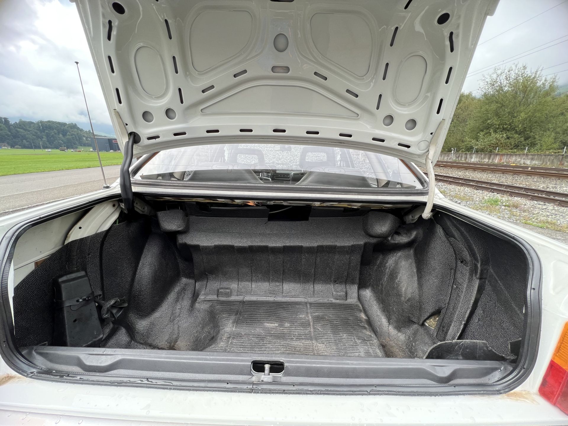 AUDI 90 2.2 quattro Typ 85 Avus Classic-image-15
