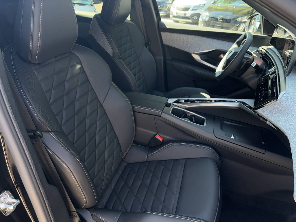 PEUGEOT 3008 e-Allure-image-9