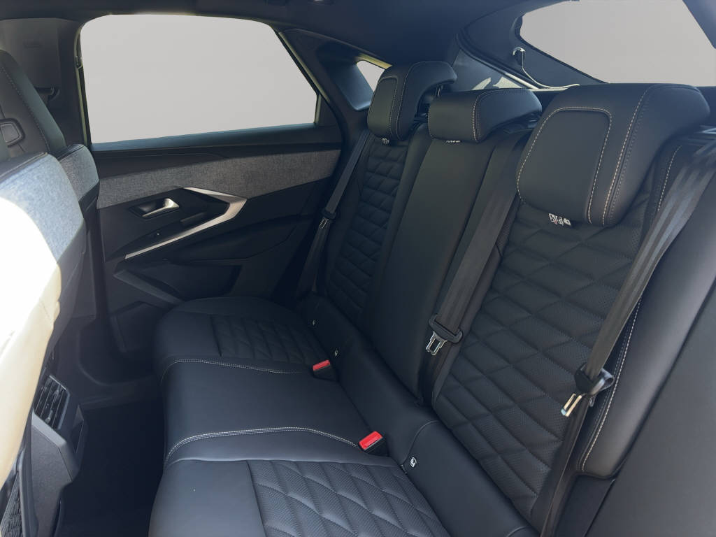 PEUGEOT 3008 e-Allure-image-6