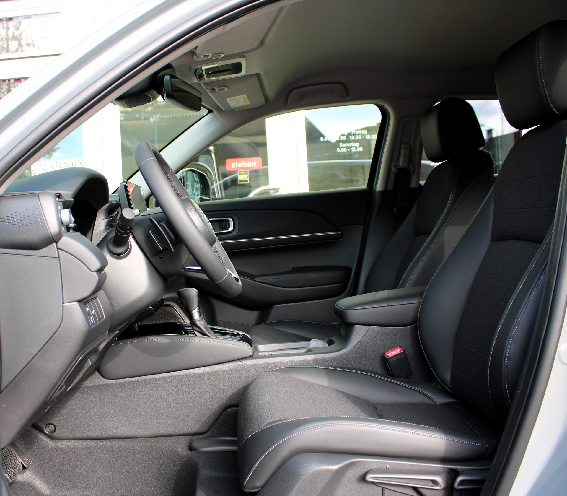 HONDA HRV Advance Plus (Facelift)-image-14