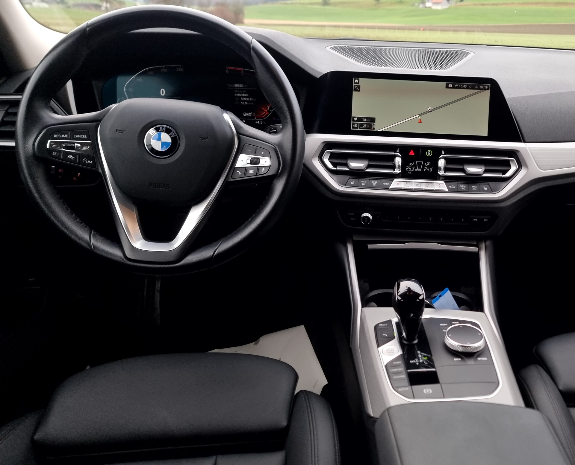 BMW 320d xDrive 48V Touring Steptronic-image-5