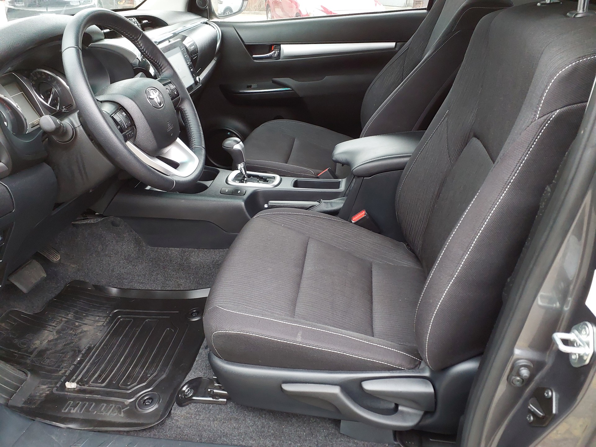 TOYOTA Hilux 2.4d Comfort Double Cab 4x4 A-image-8