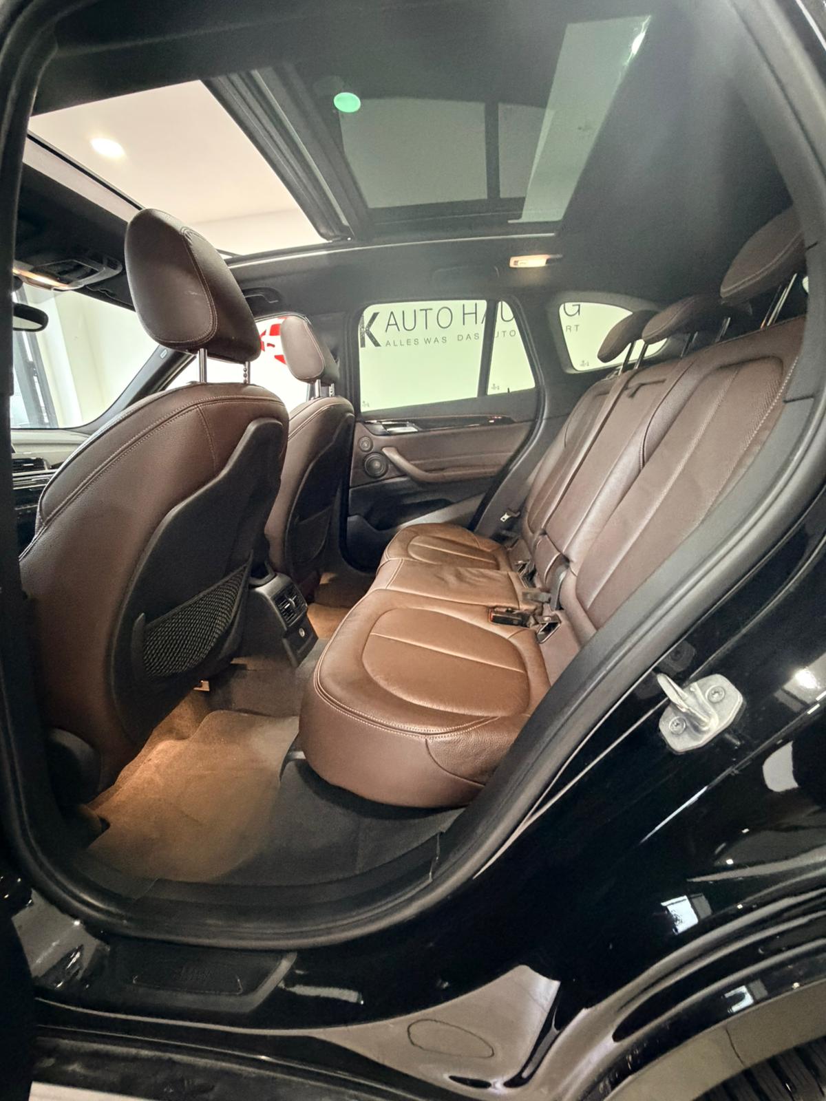 BMW X1 xDrive 25d M Sport Steptronic **Panoramaschiebedach**-image-9