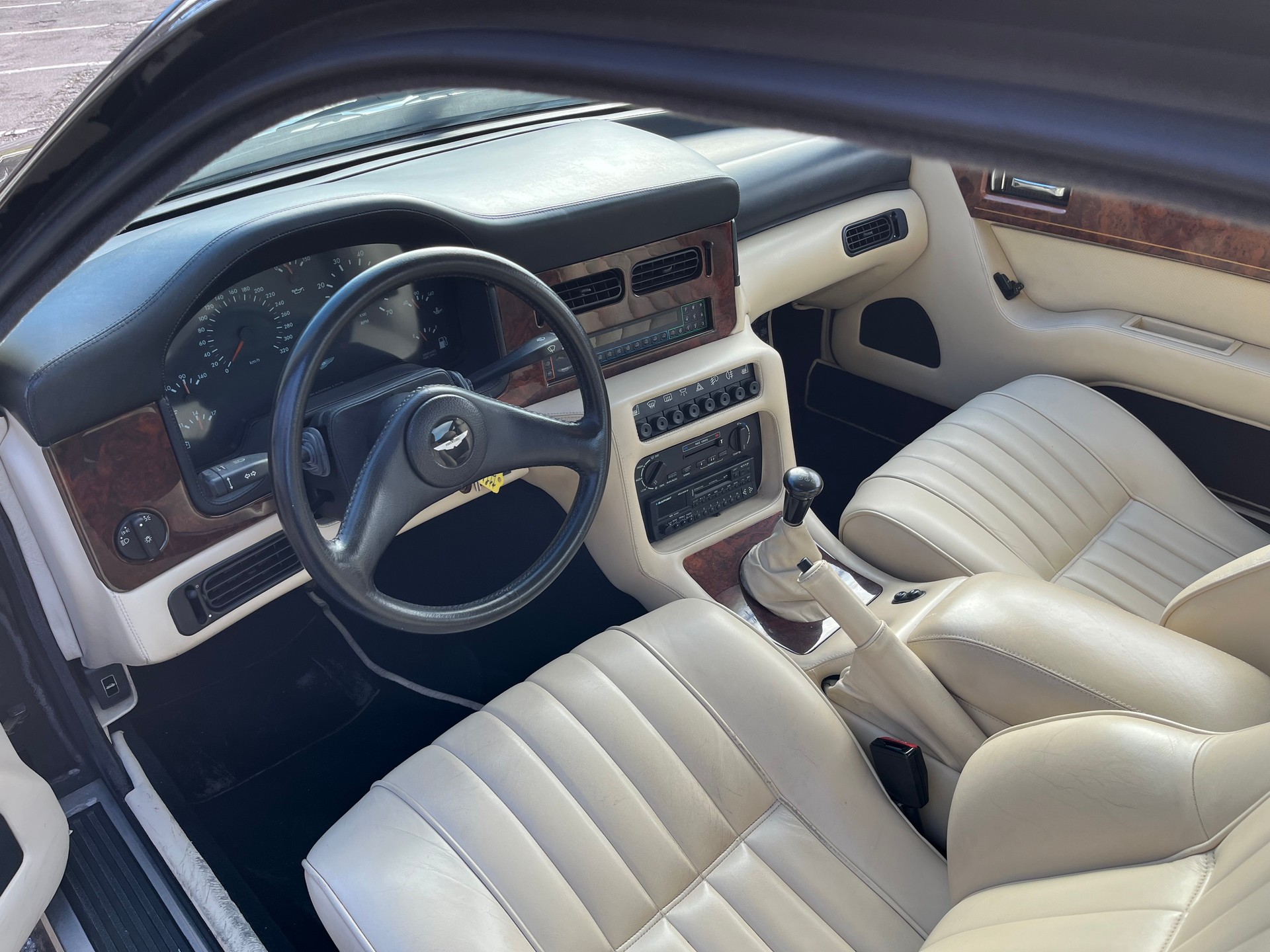 ASTON MARTIN Virage-image-9
