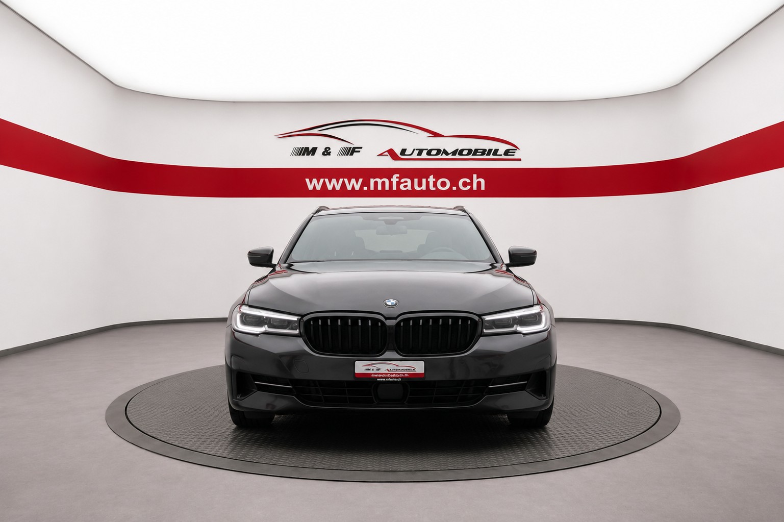 BMW 520d xDrive Touring-showroom-element-1