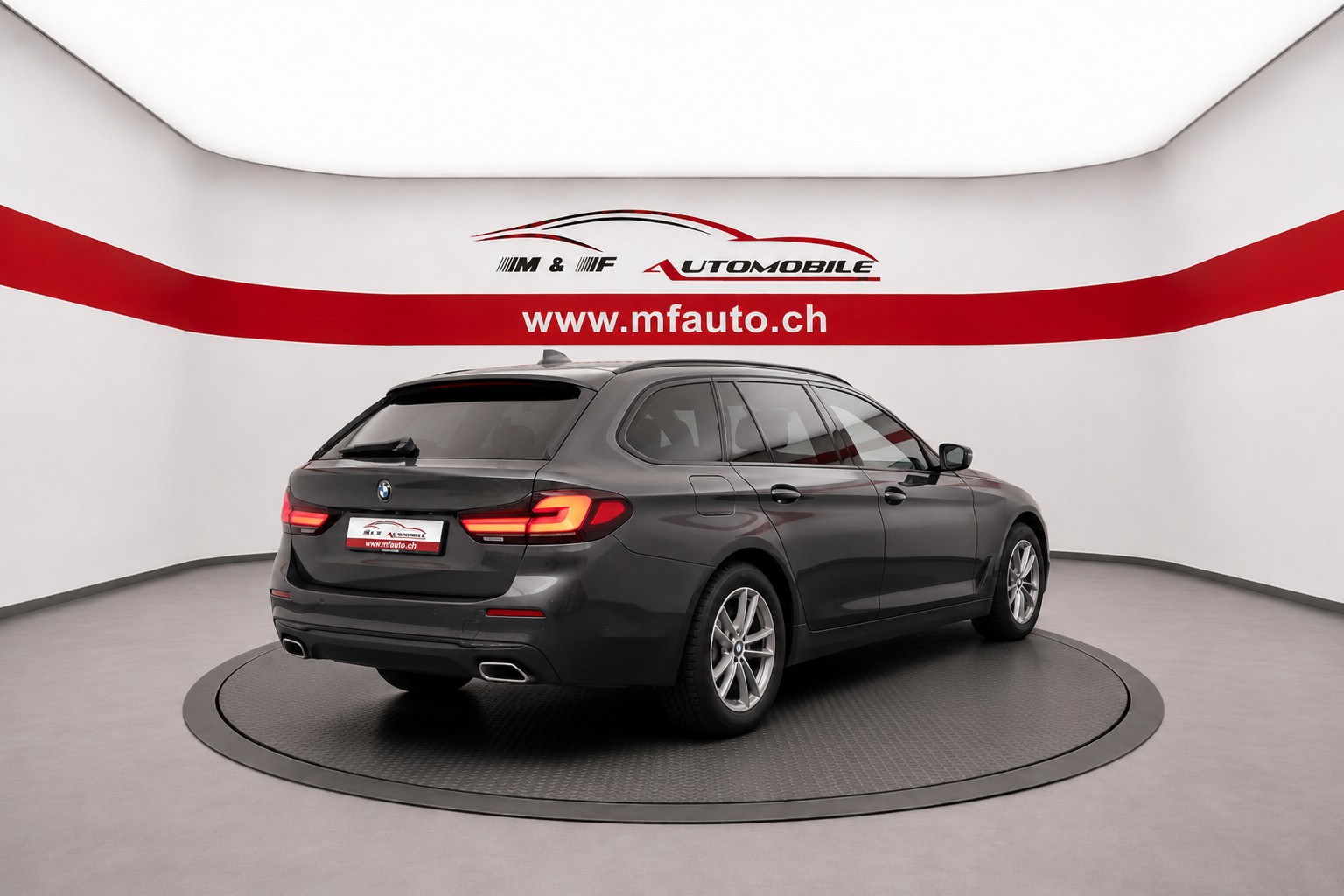 BMW 520d xDrive Touring-image-5