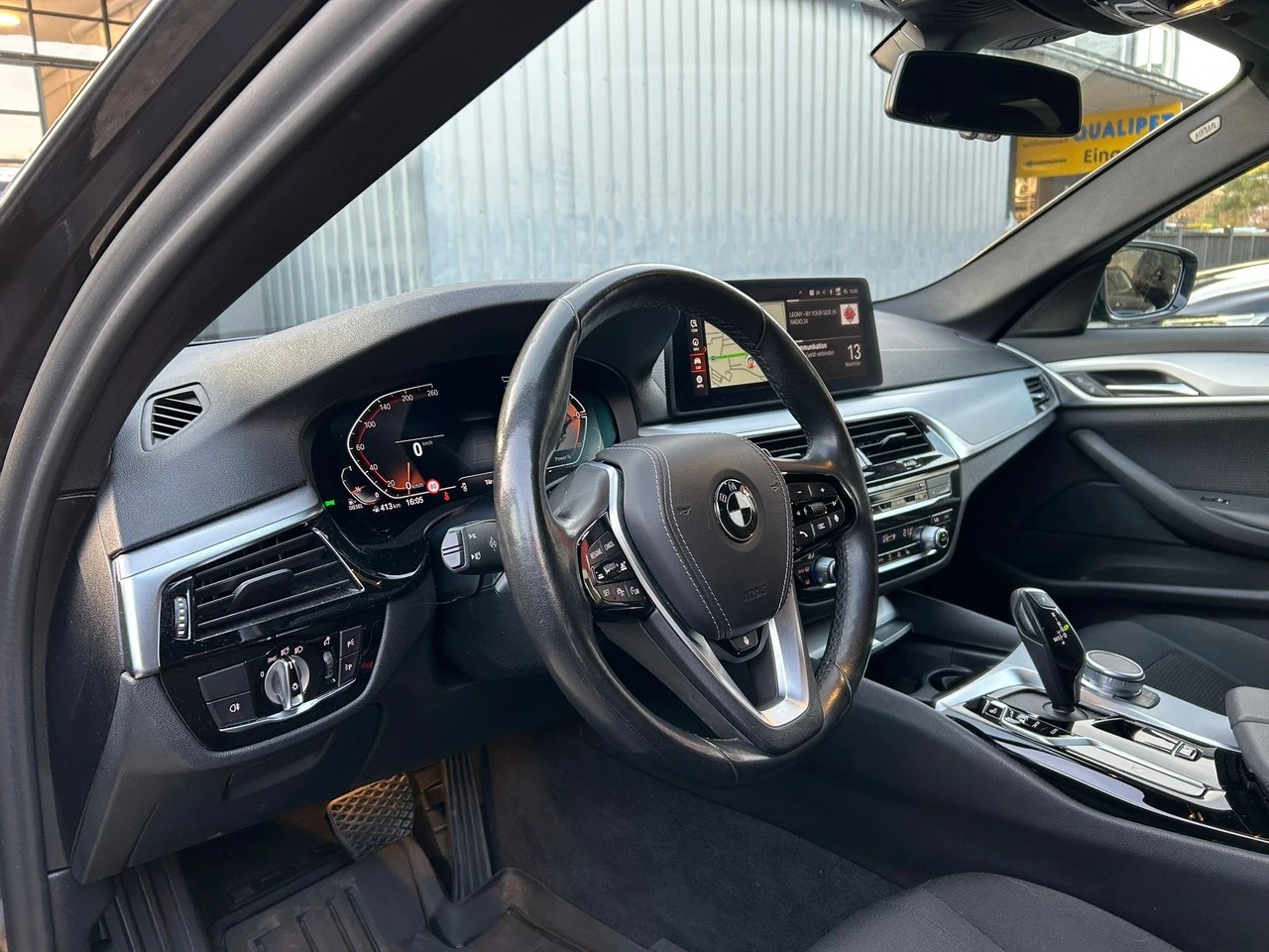 BMW 520d xDrive Touring-image-8