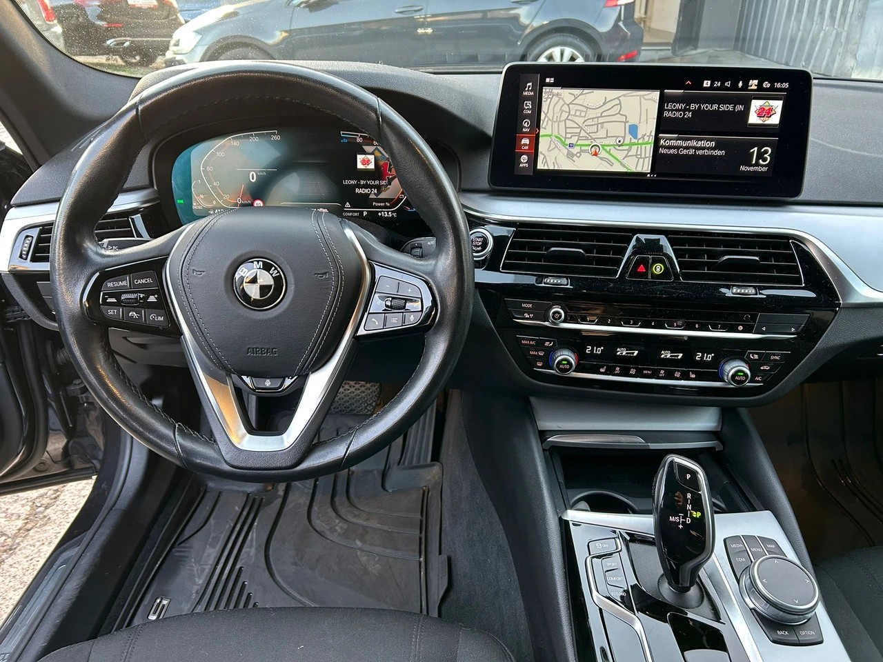 BMW 520d xDrive Touring-image-17