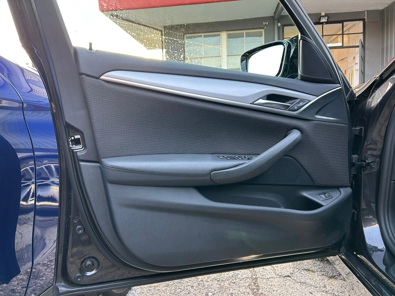 BMW 520d xDrive Touring-image-11