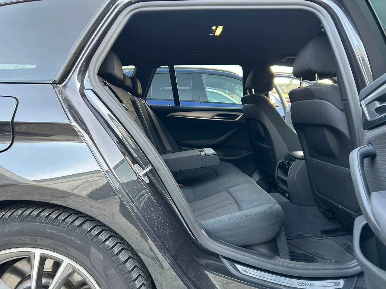 BMW 520d xDrive Touring-image-18