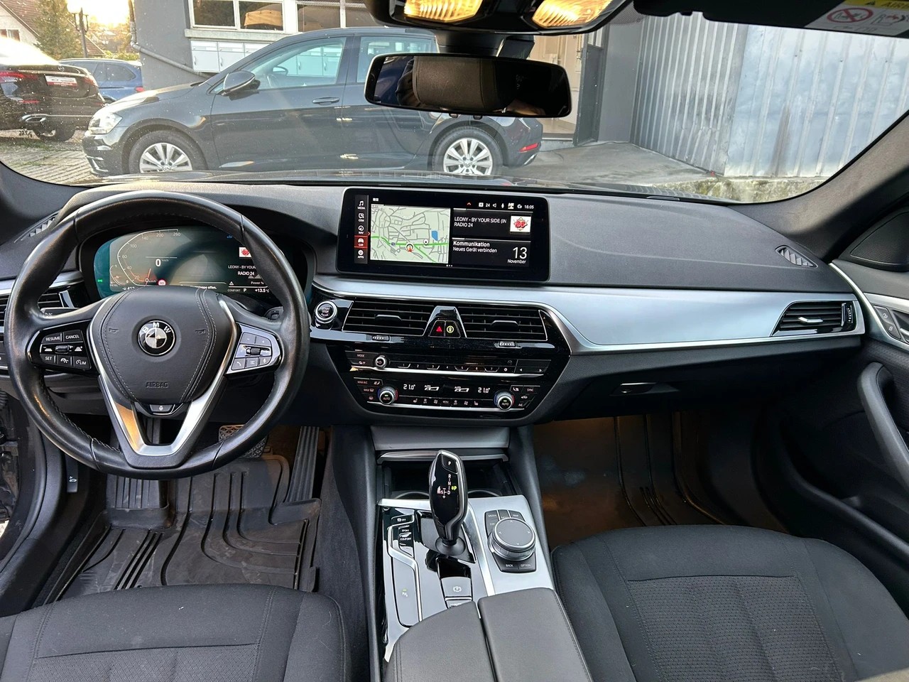 BMW 520d xDrive Touring-image-13