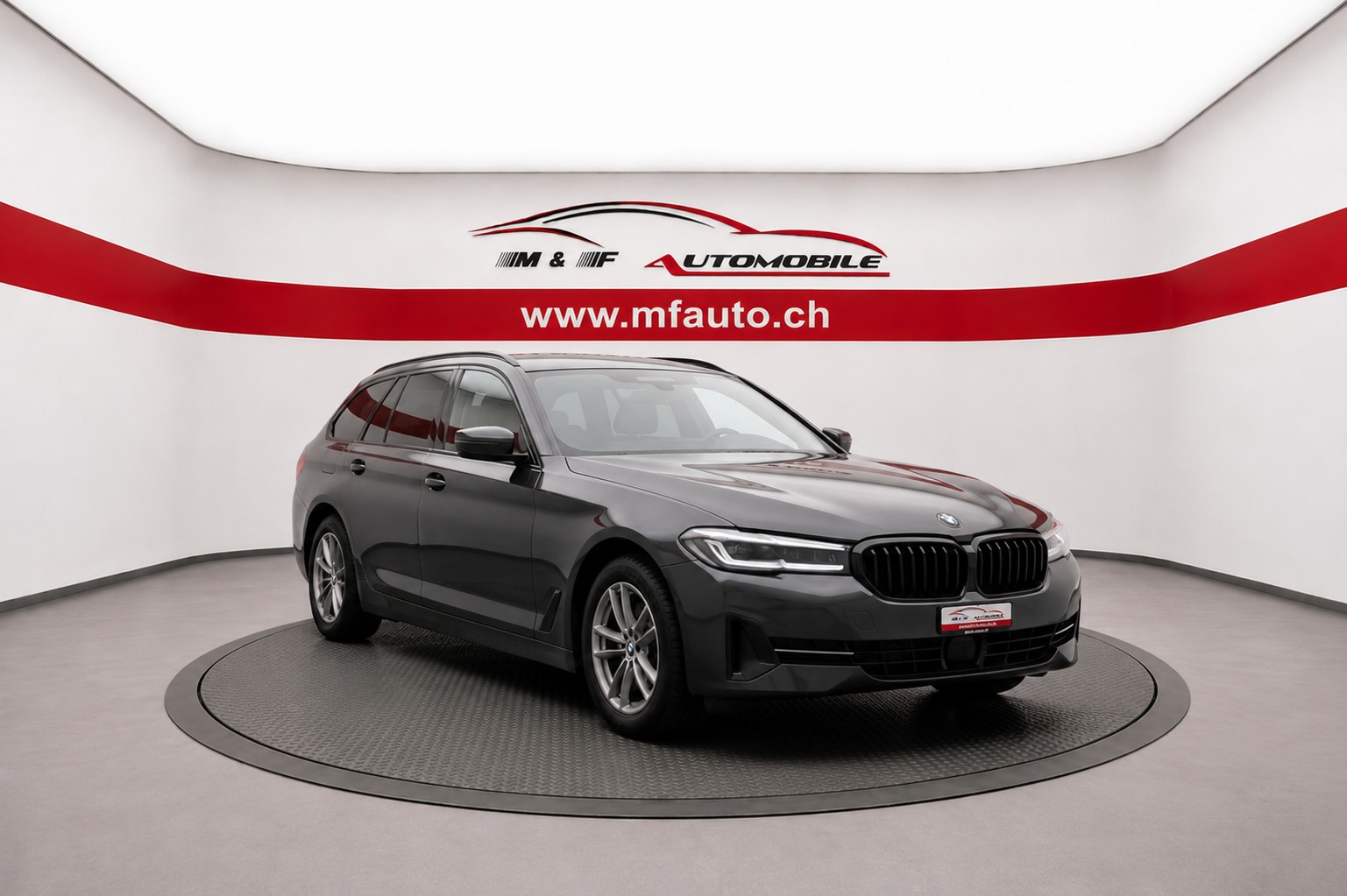 BMW 520d xDrive Touring-showroom-element-2