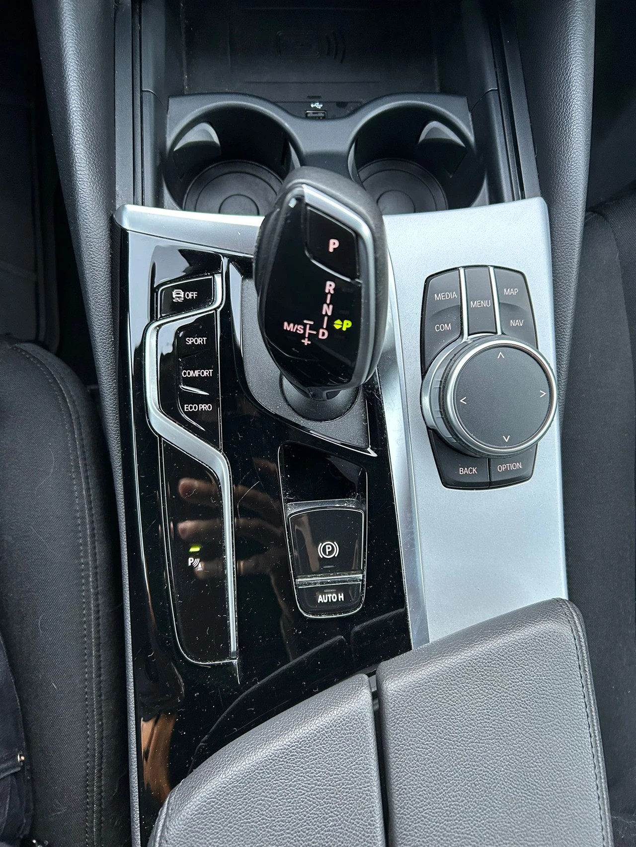 BMW 520d xDrive Touring-image-16
