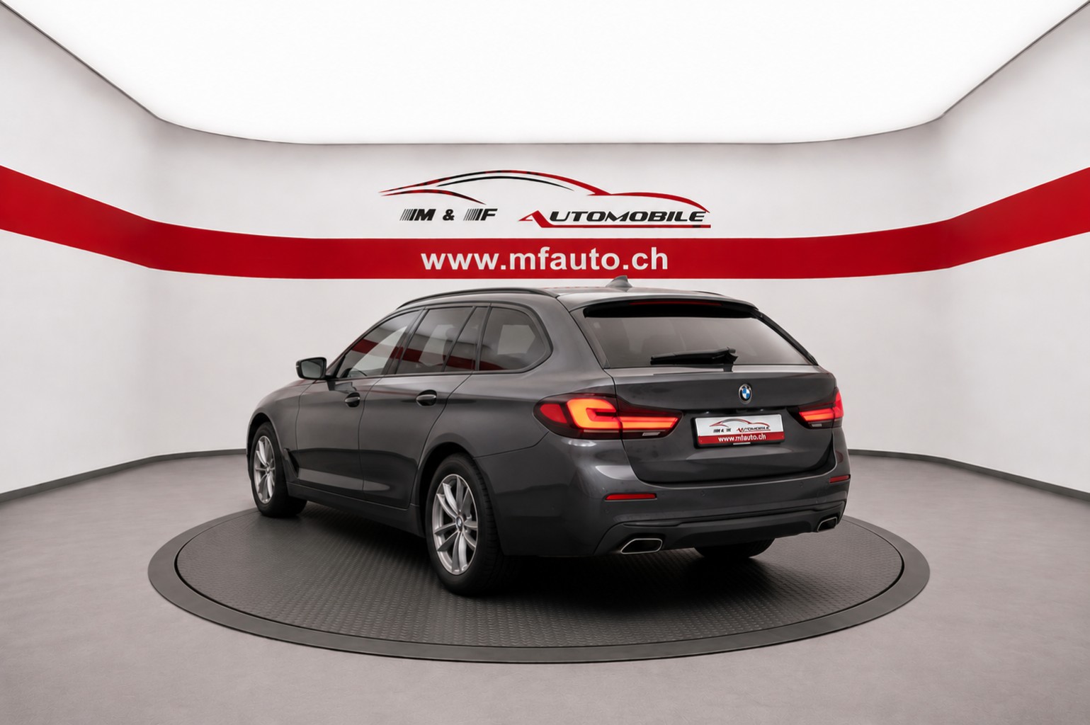 BMW 520d xDrive Touring-showroom-element-3