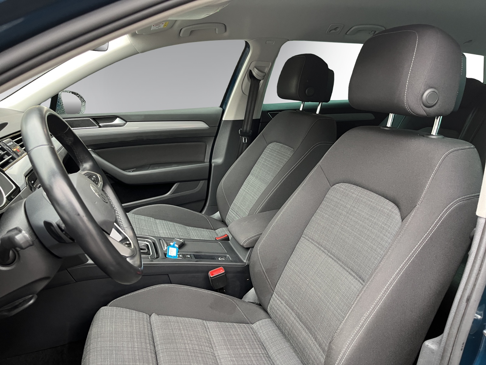 VW Passat 2.0 TDI BMT Business DSG-image-10
