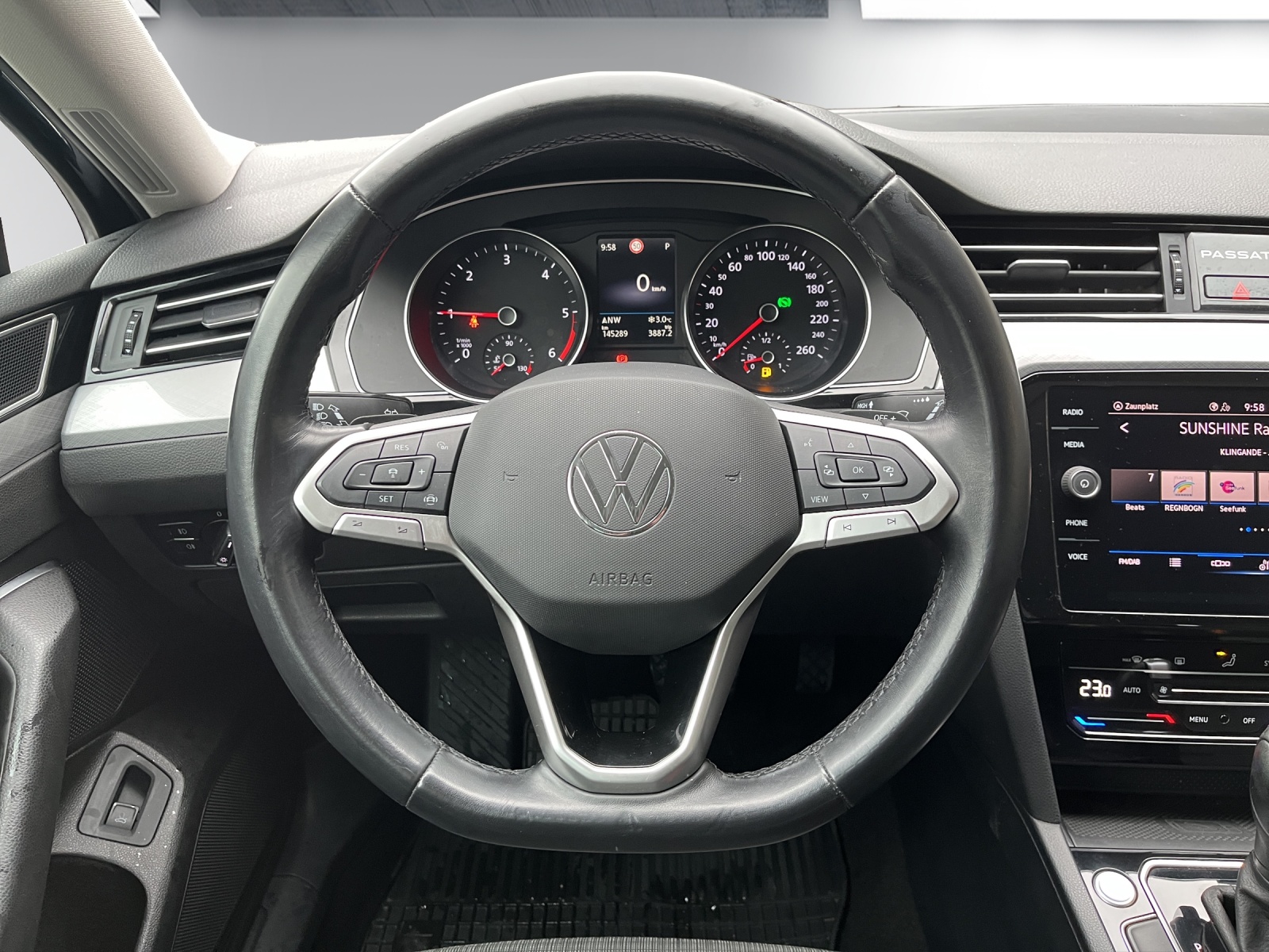 VW Passat 2.0 TDI BMT Business DSG-image-11