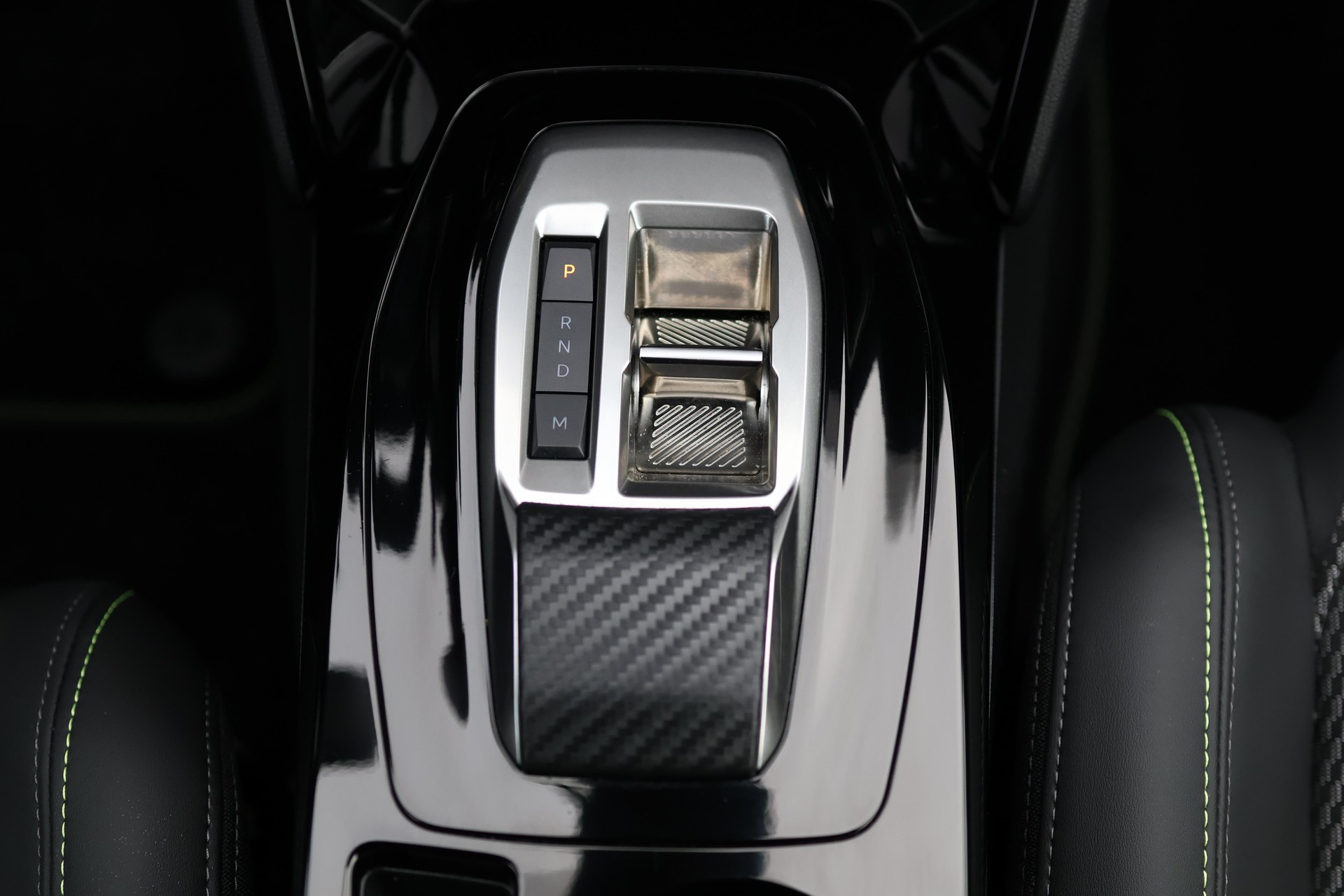 PEUGEOT 208 1.2 Hybrid 145 GT-image-27