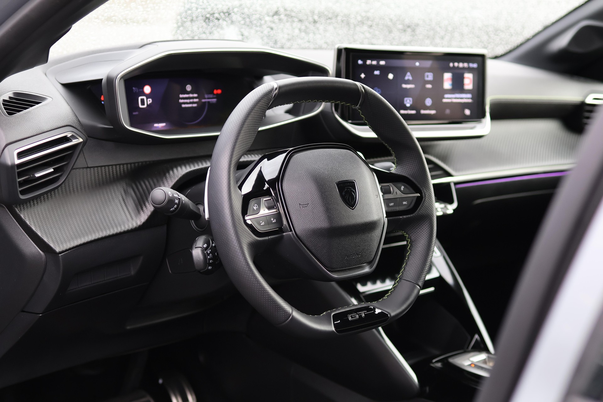 PEUGEOT 208 1.2 Hybrid 145 GT-image-12