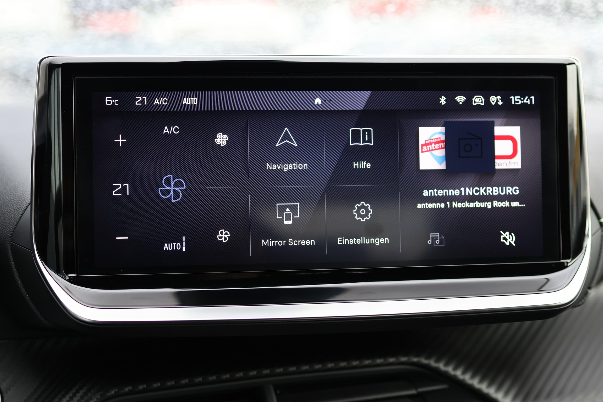 PEUGEOT 208 1.2 Hybrid 145 GT-image-22