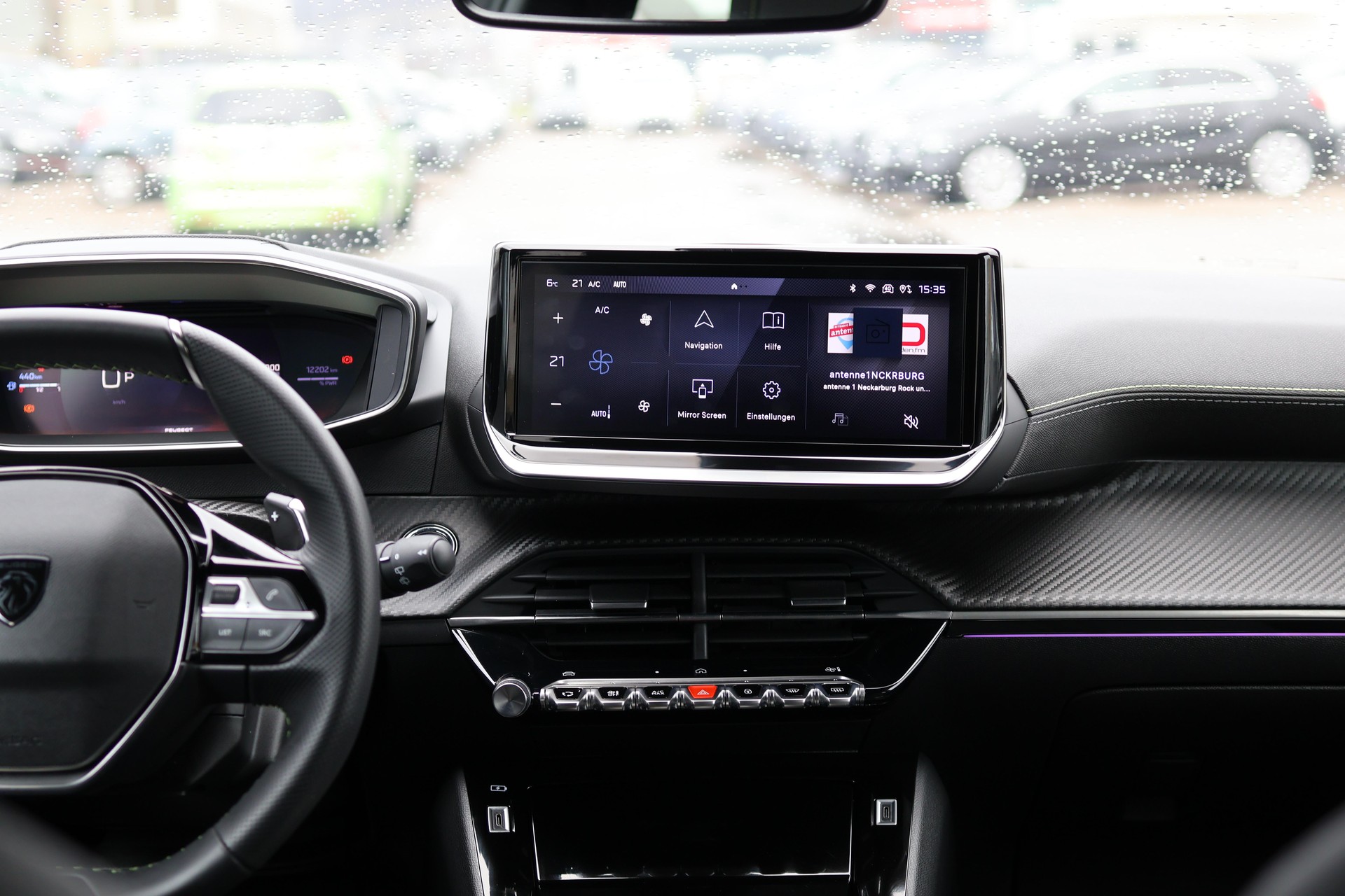 PEUGEOT 208 1.2 Hybrid 145 GT-image-16