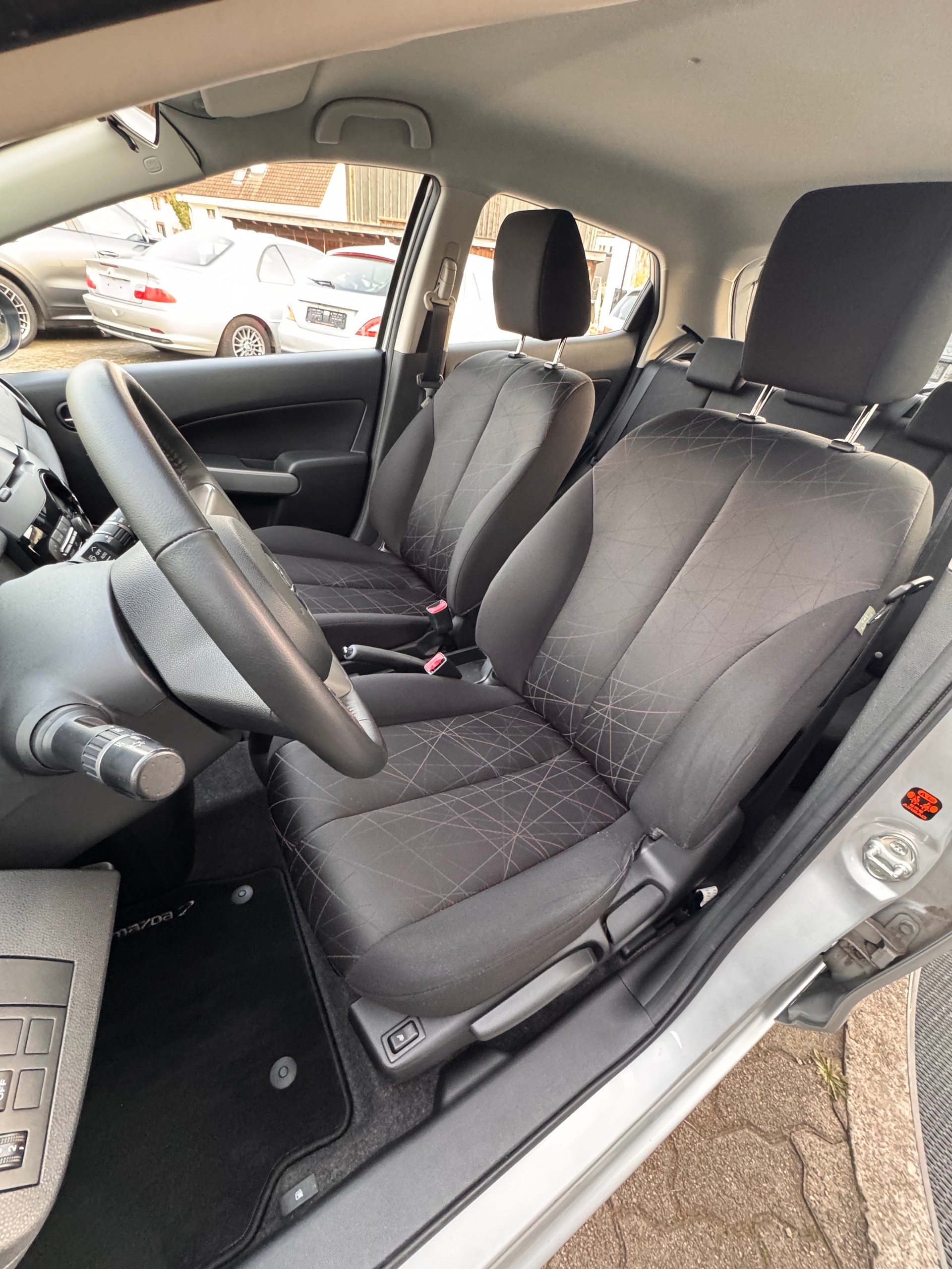 MAZDA 2 1.3i 16V Exclusive-image-11