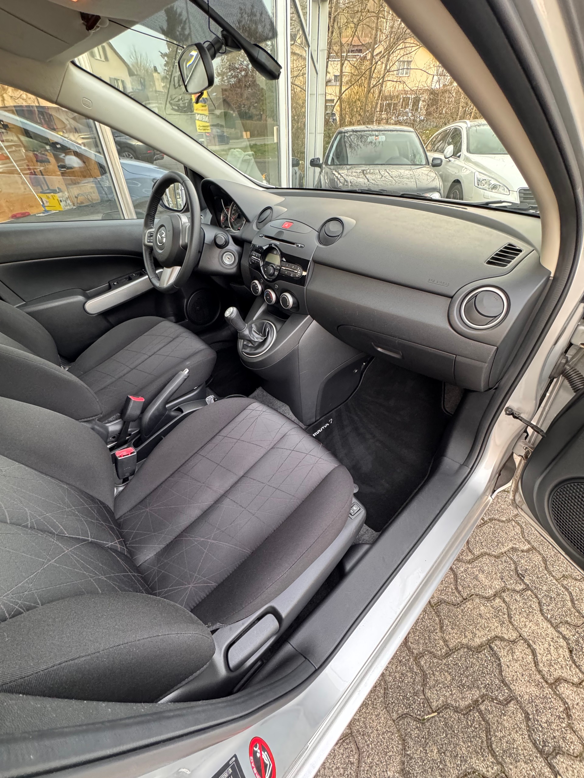 MAZDA 2 1.3i 16V Exclusive-image-5