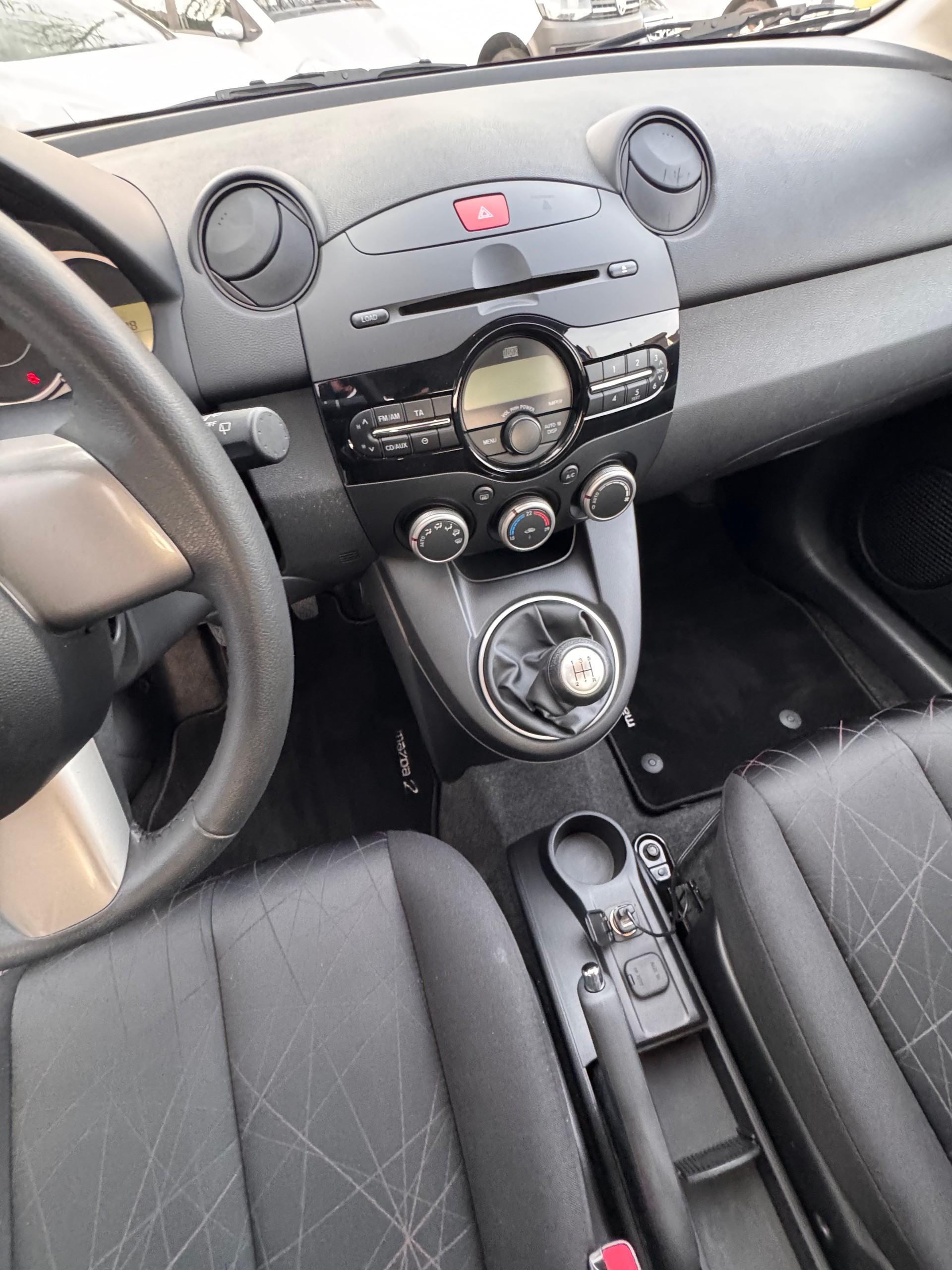 MAZDA 2 1.3i 16V Exclusive-image-12