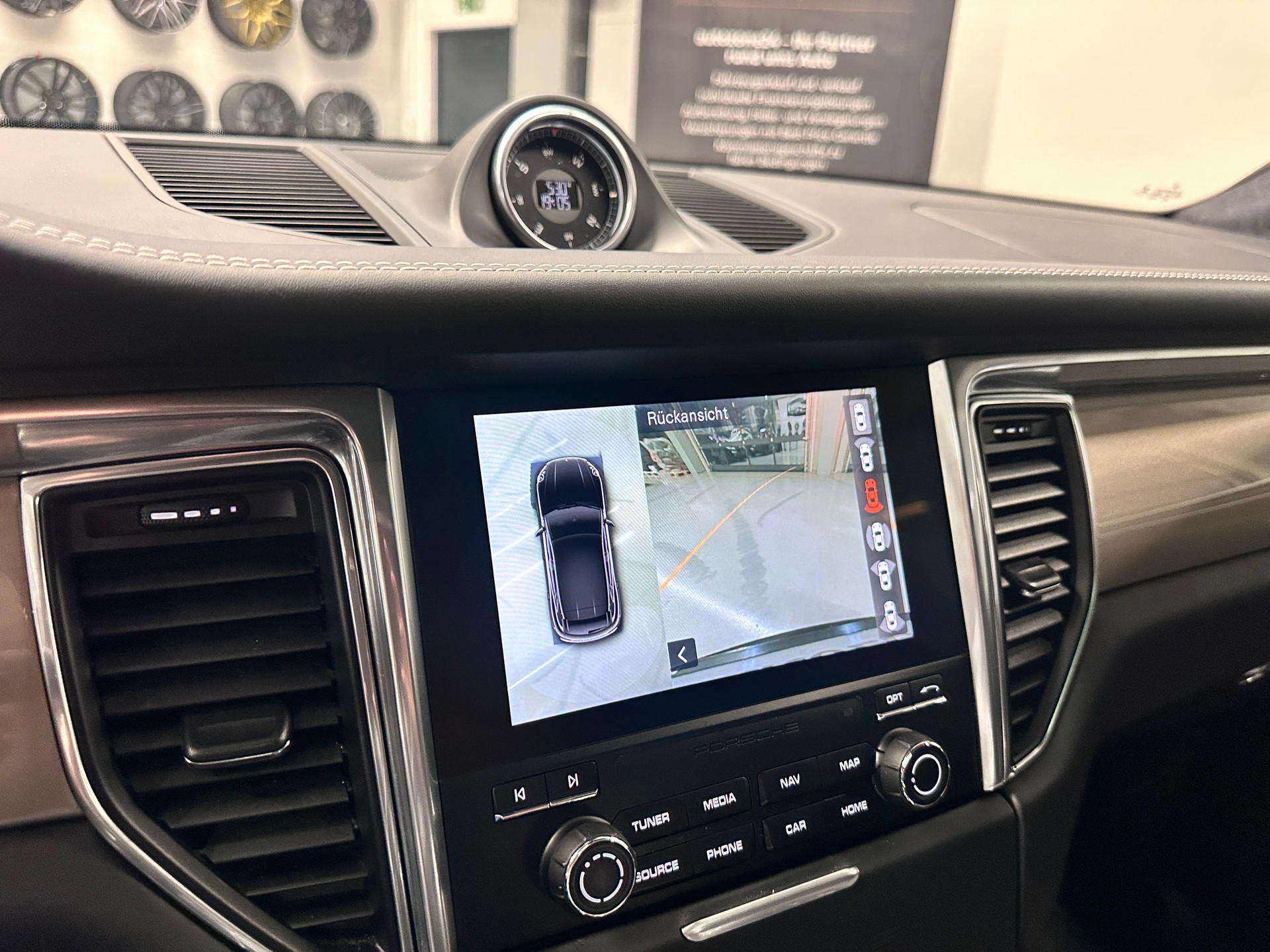 PORSCHE Macan 3.0 V6 GTS (Porsche Approved bis 7.12.2026)-image-21