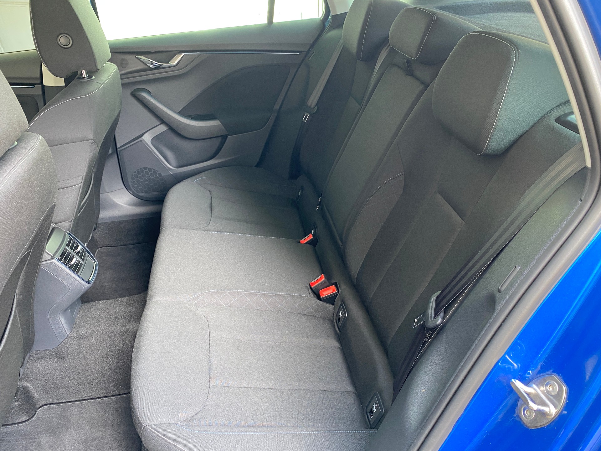 SKODA Kamiq 1.0 TSI Ambition DSG-image-23