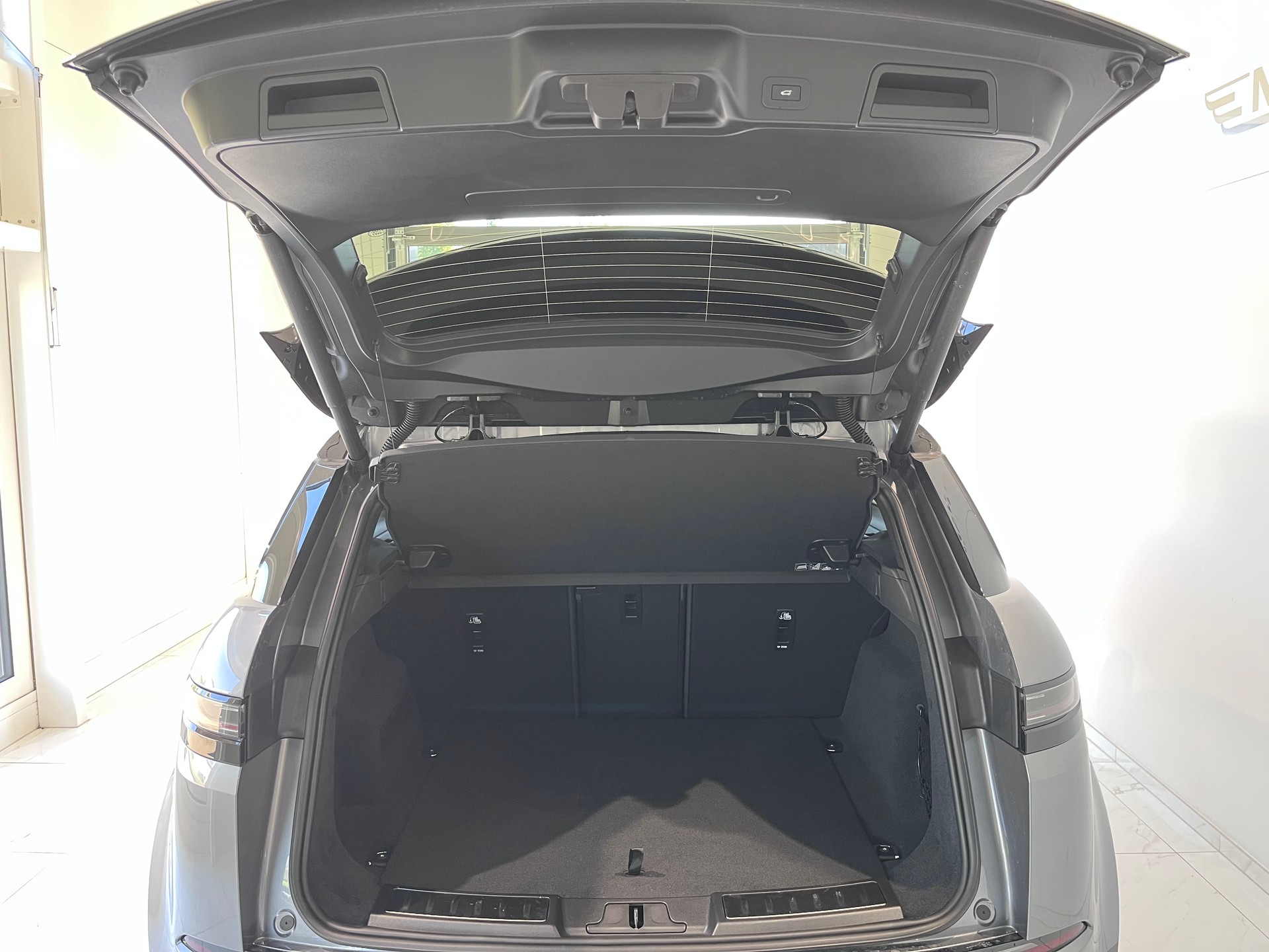LAND ROVER Range Rover Evoque P 270e Dynamic SE AT9-image-7