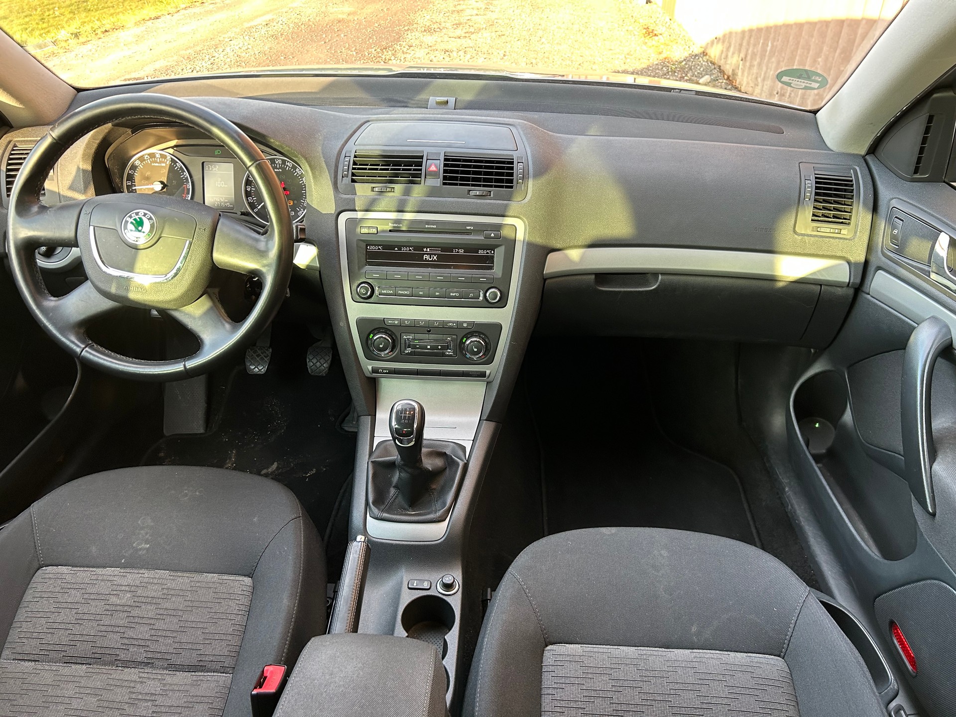 SKODA Octavia Combi 1.6 TDI Twenty20 4x4-image-10
