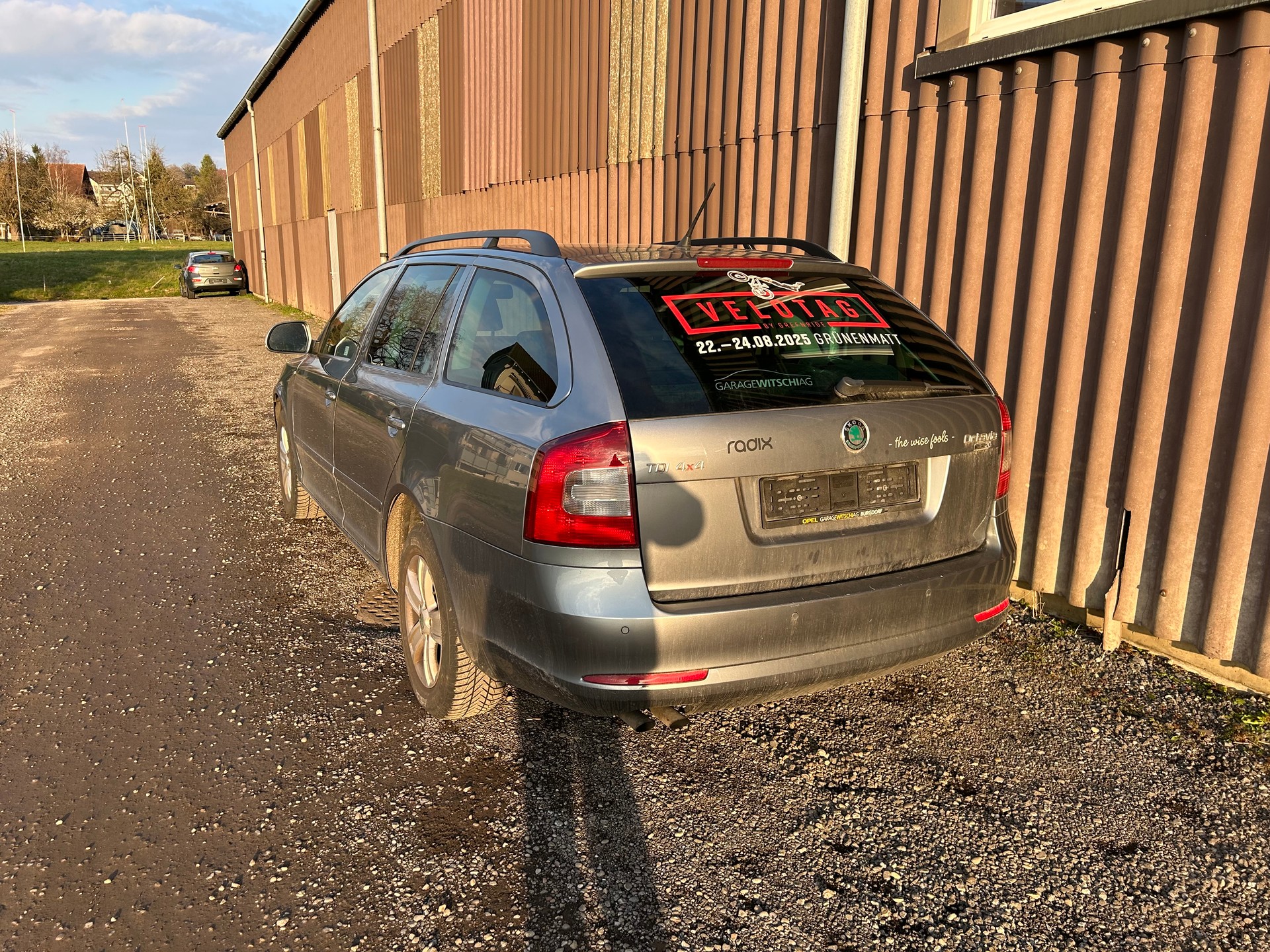 SKODA Octavia Combi 1.6 TDI Twenty20 4x4-image-6