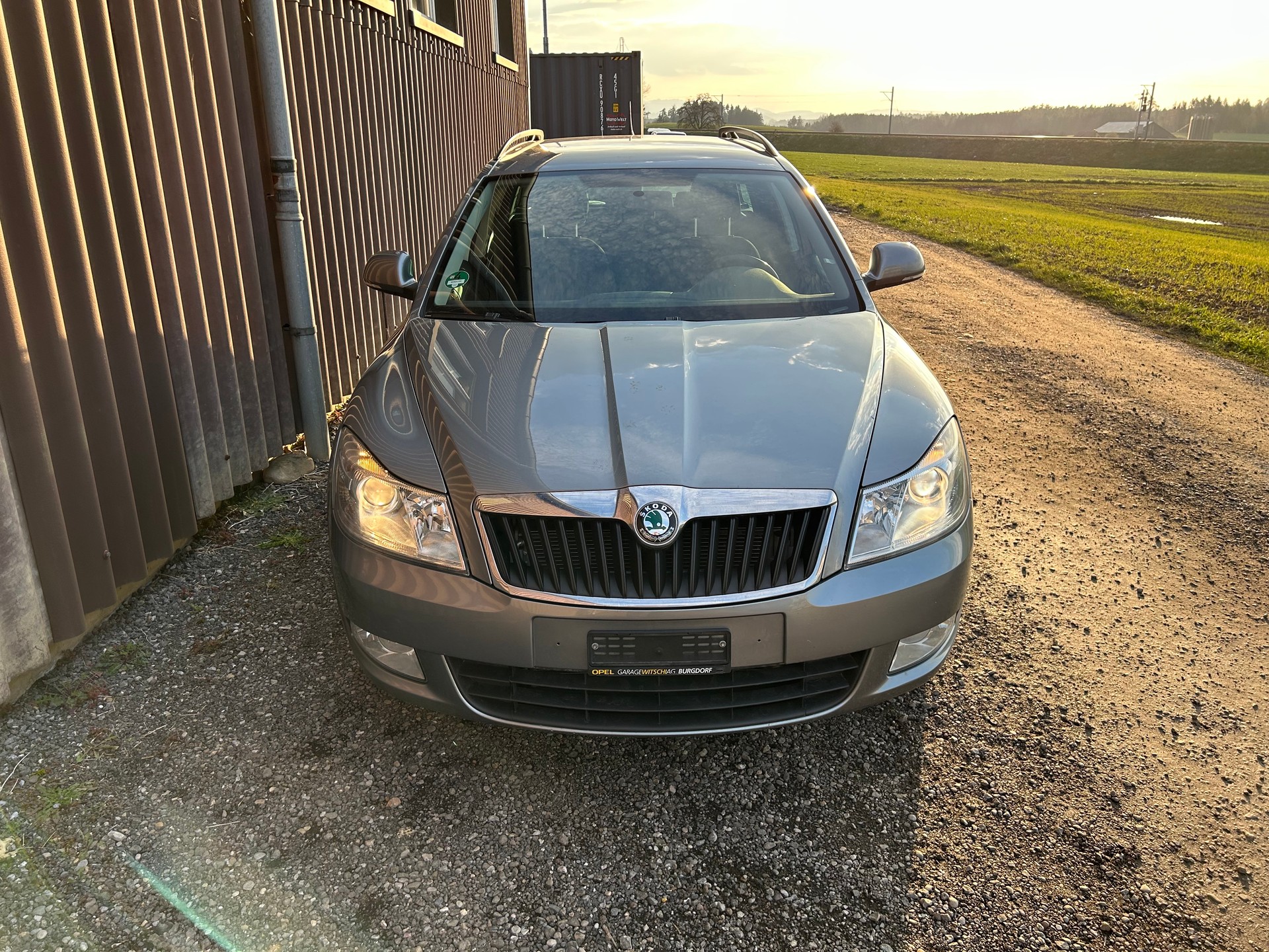 SKODA Octavia Combi 1.6 TDI Twenty20 4x4-image-1