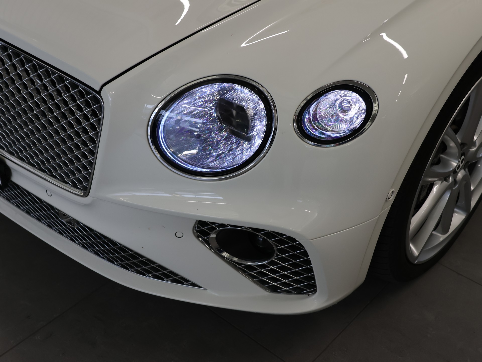 BENTLEY Continental GT 6.0 W12 *Rotating Display* *360 Kamera* *Diamond Packet*-image-9