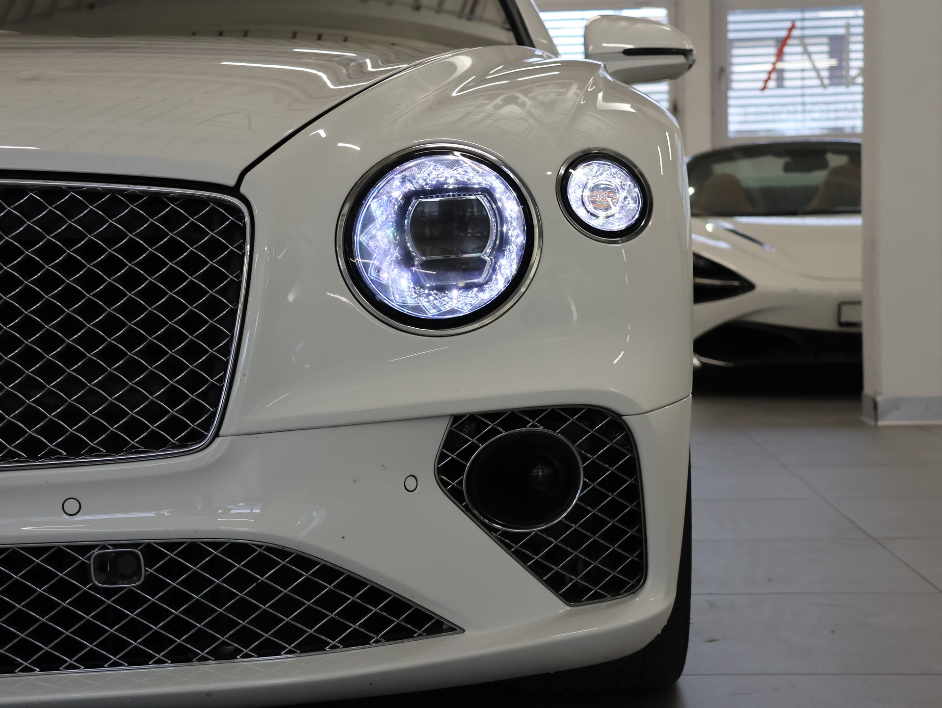 BENTLEY Continental GT 6.0 W12 *Rotating Display* *360 Kamera* *Diamond Packet*-image-8