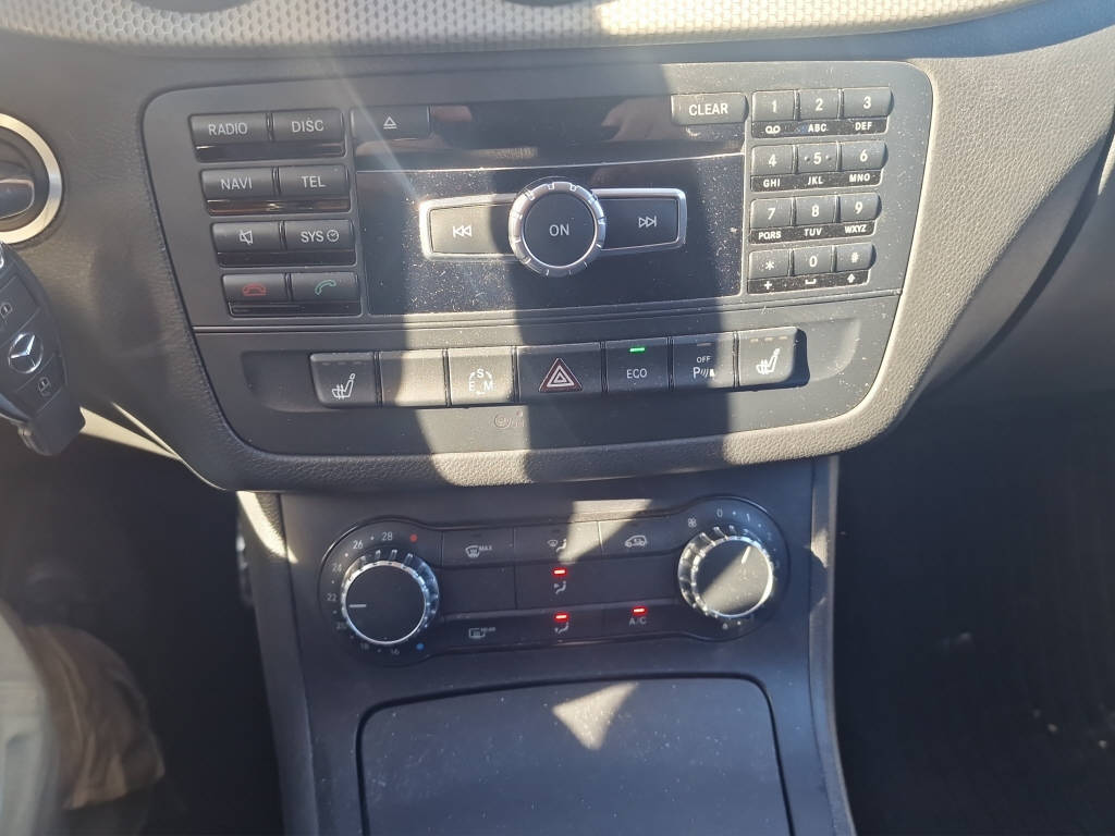 MERCEDES-BENZ B 200-image-10
