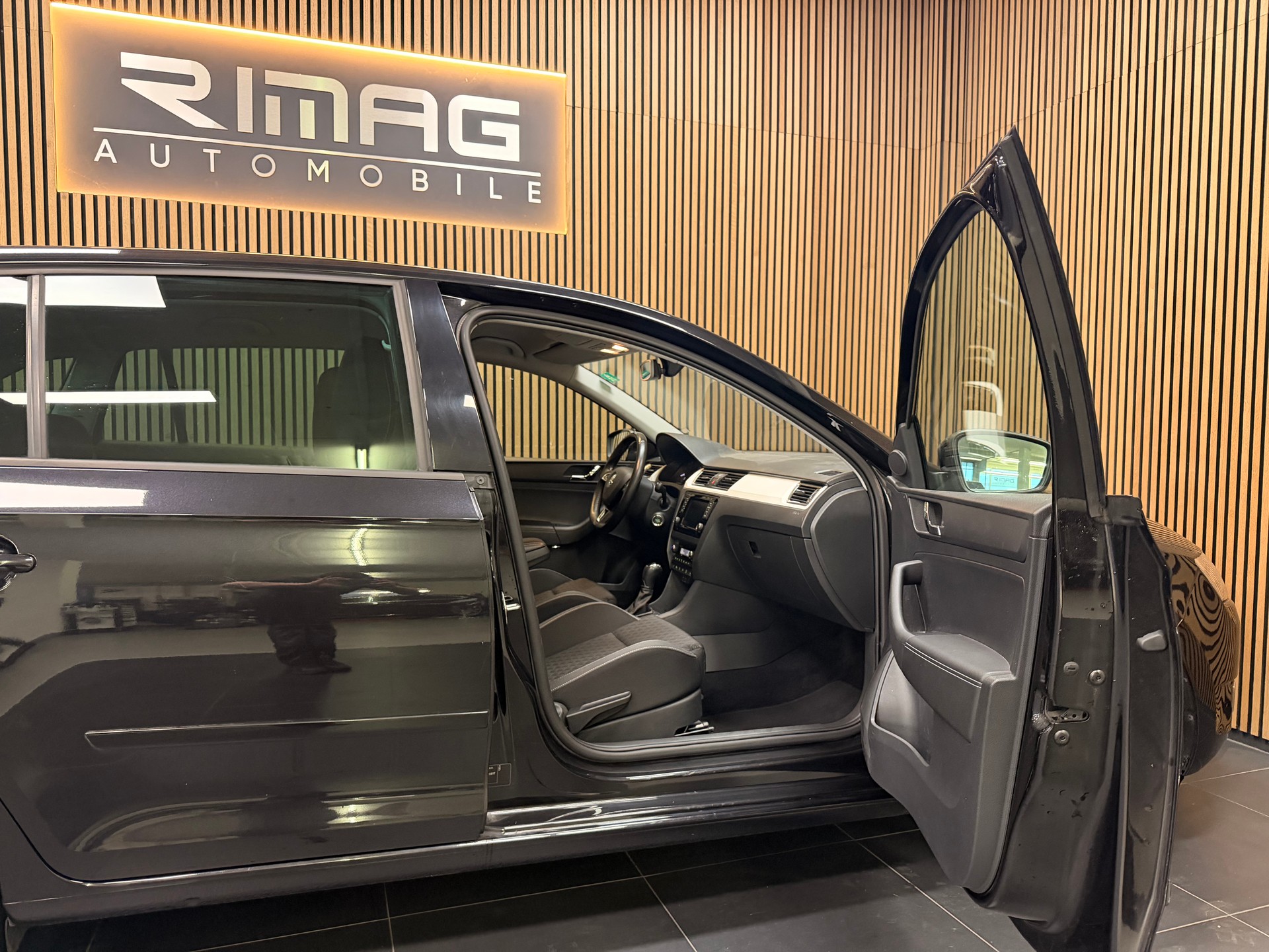 SKODA Rapid Spaceback 1.4 TSI Style DSG | CH-Fzg. | CarVertical | 8-Fach Bereift-image-14