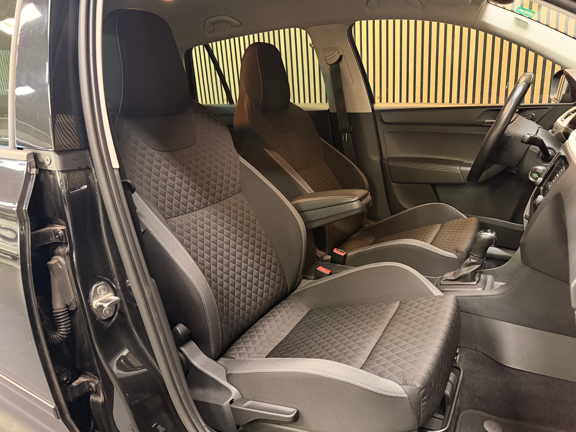 SKODA Rapid Spaceback 1.4 TSI Style DSG | CH-Fzg. | CarVertical | 8-Fach Bereift-image-15