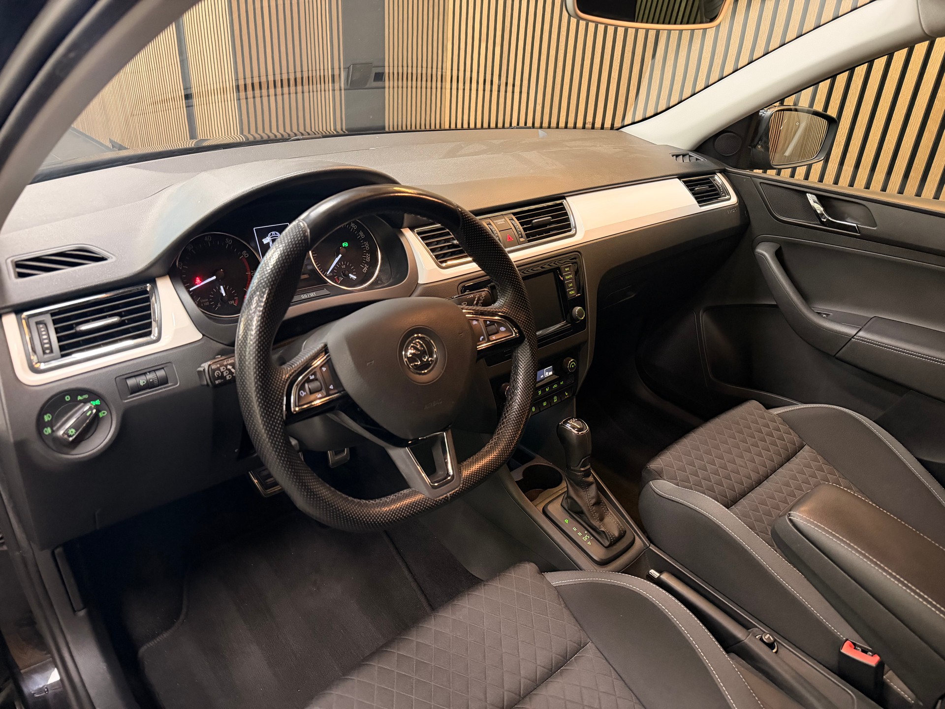 SKODA Rapid Spaceback 1.4 TSI Style DSG | CH-Fzg. | CarVertical | 8-Fach Bereift-image-11
