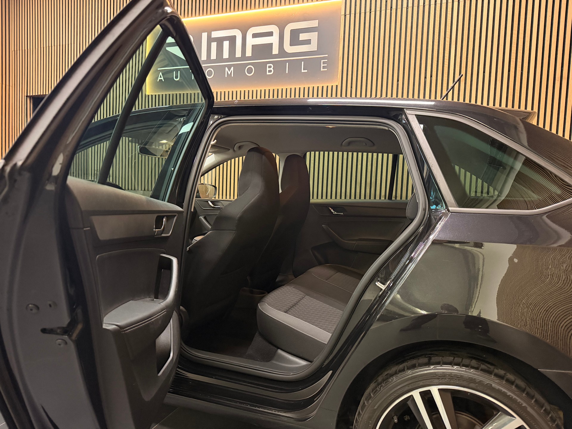 SKODA Rapid Spaceback 1.4 TSI Style DSG | CH-Fzg. | CarVertical | 8-Fach Bereift-image-12