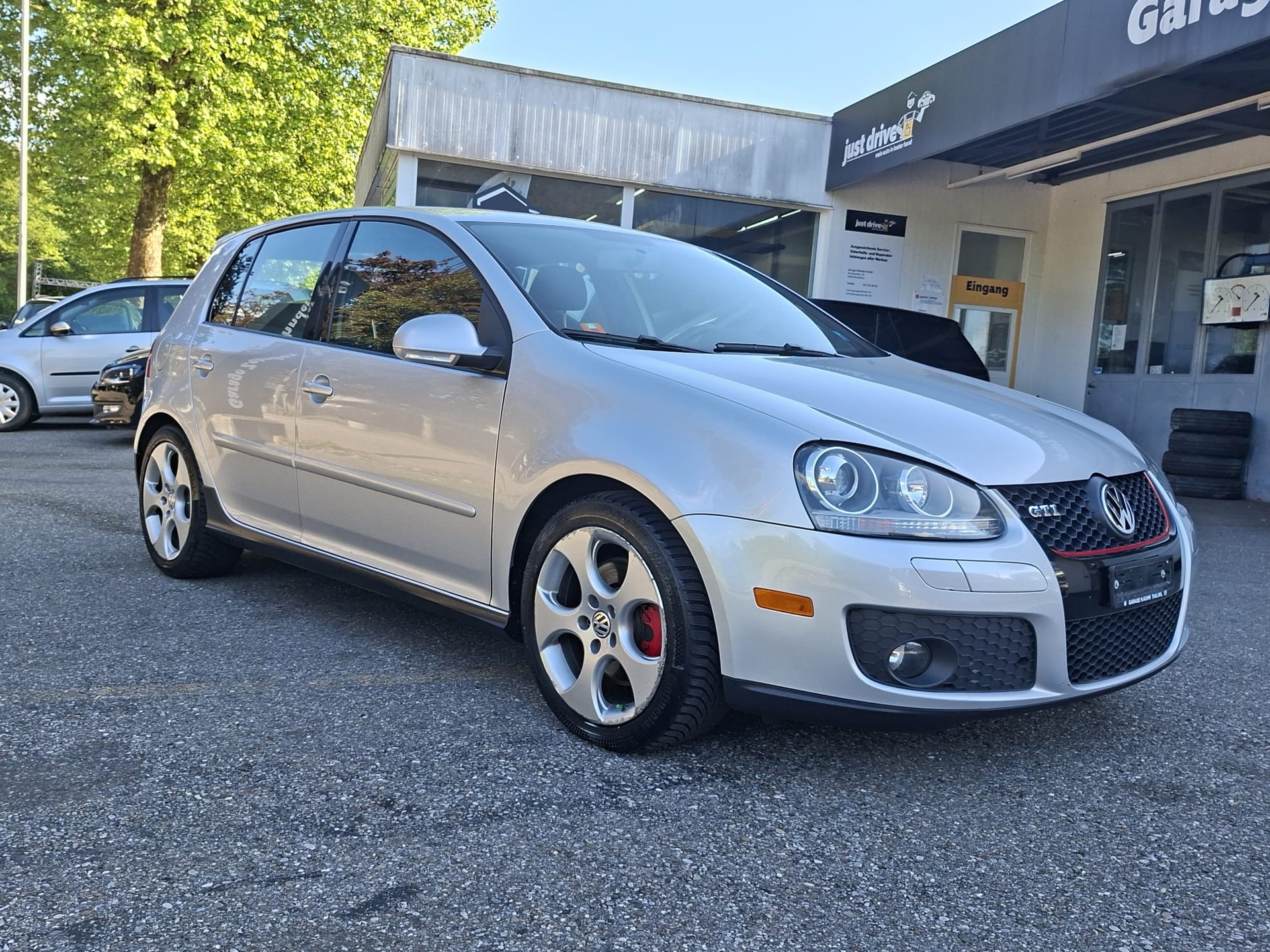 VW Golf 2.0 TFSI GTI-showroom-element-2