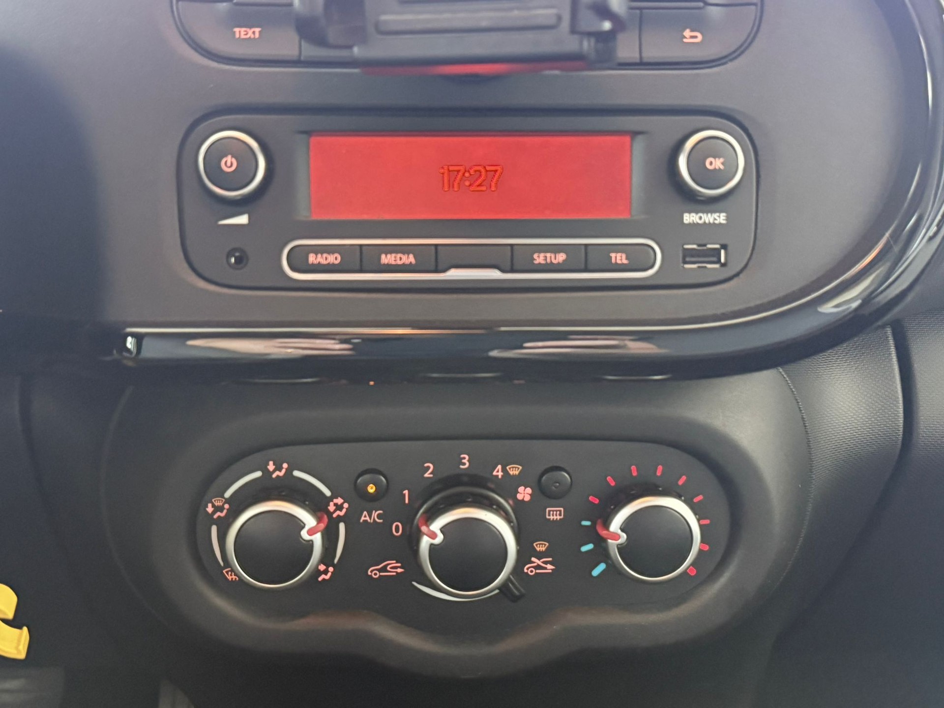 RENAULT Twingo 0.9 City EDC-image-13